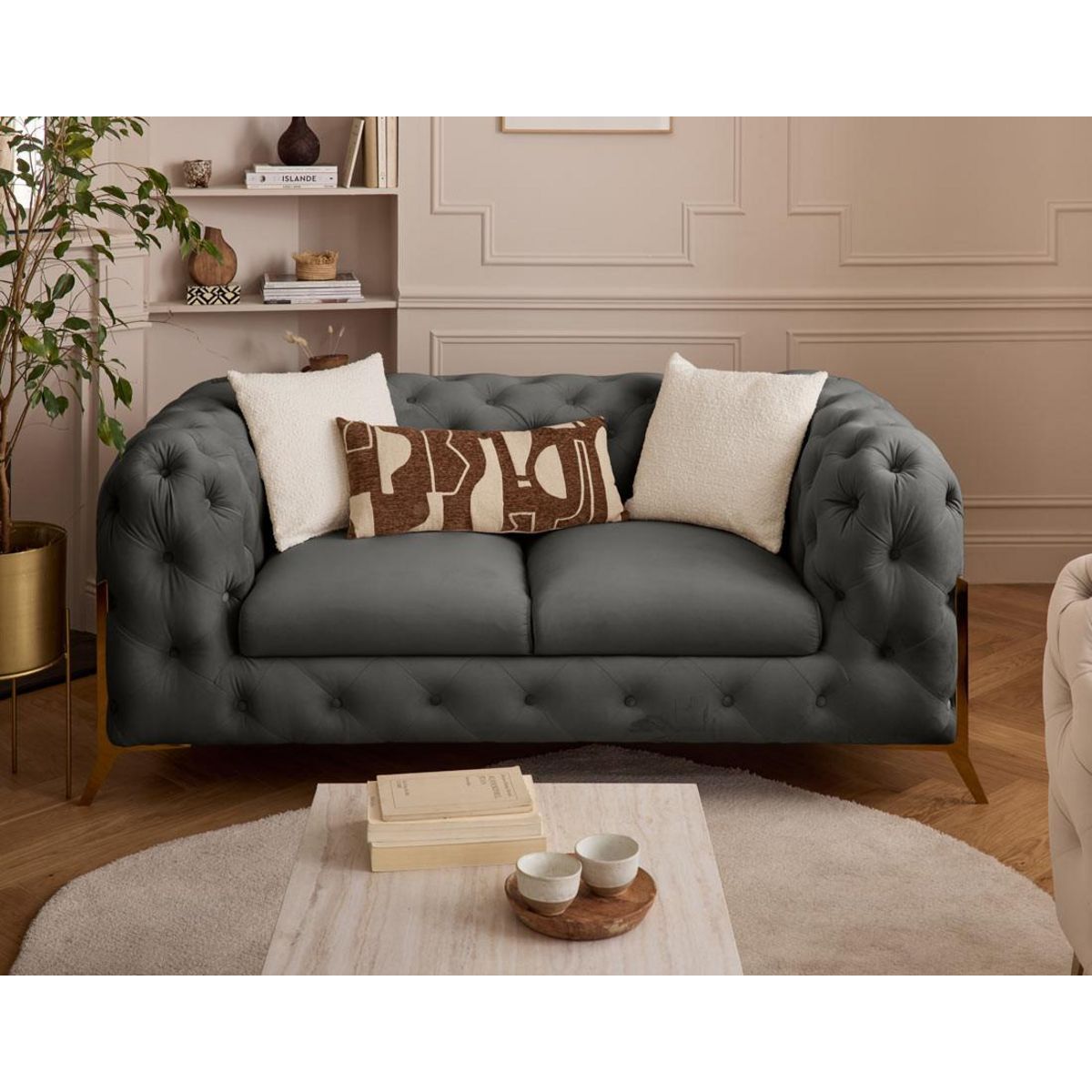 LISA DESIGN Camden - canapé 2 places chesterfield en velours - pieds en métal doré