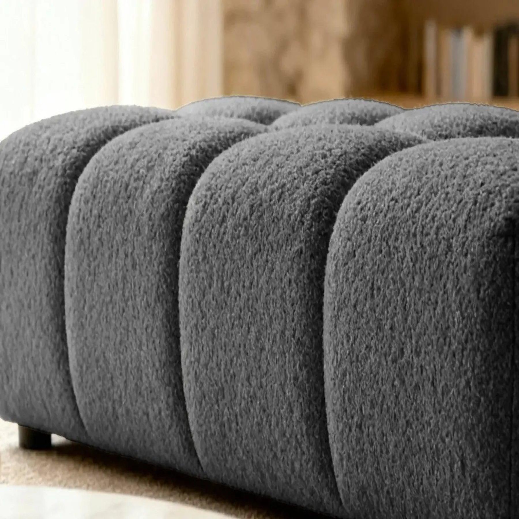 Voir la diapositive 5 : CASANOVA PARIS Alexia - pouf tissu bouclette