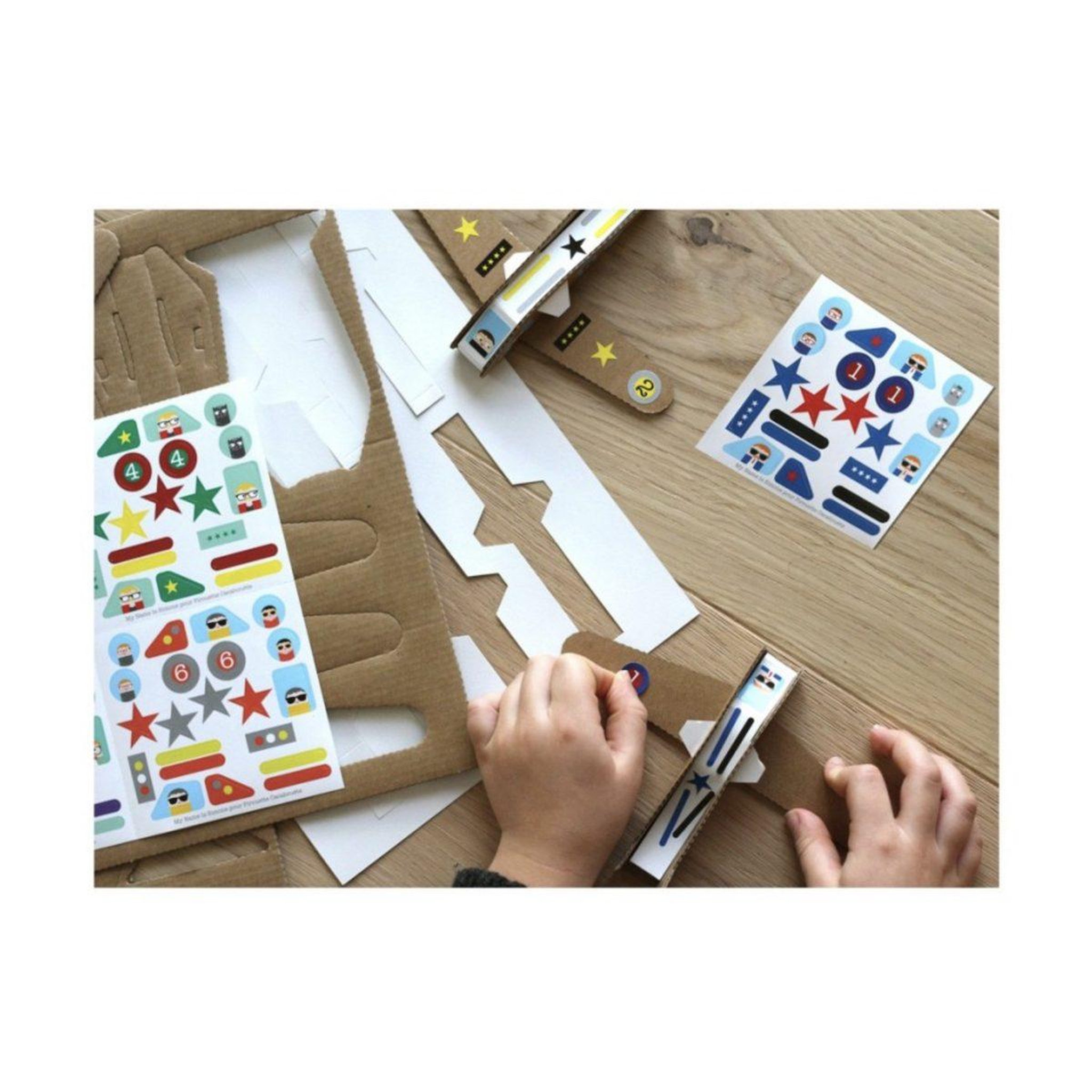 Voir la diapositive 4 : PIROUETTE CACAHOUETE Kit creatif avions a reaction