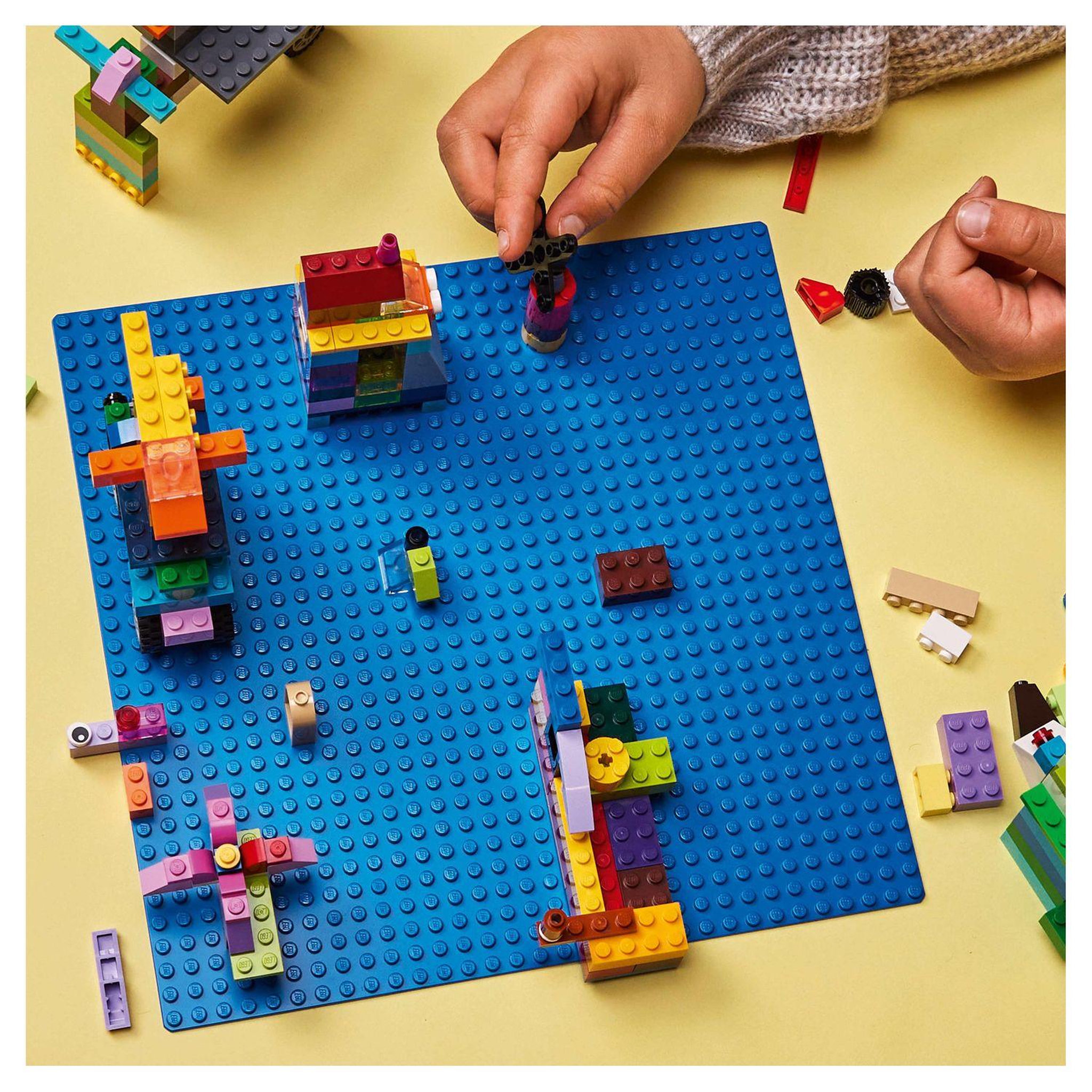 Voir la diapositive 3 : LEGO Classic 11025 - La plaque de construction bleue