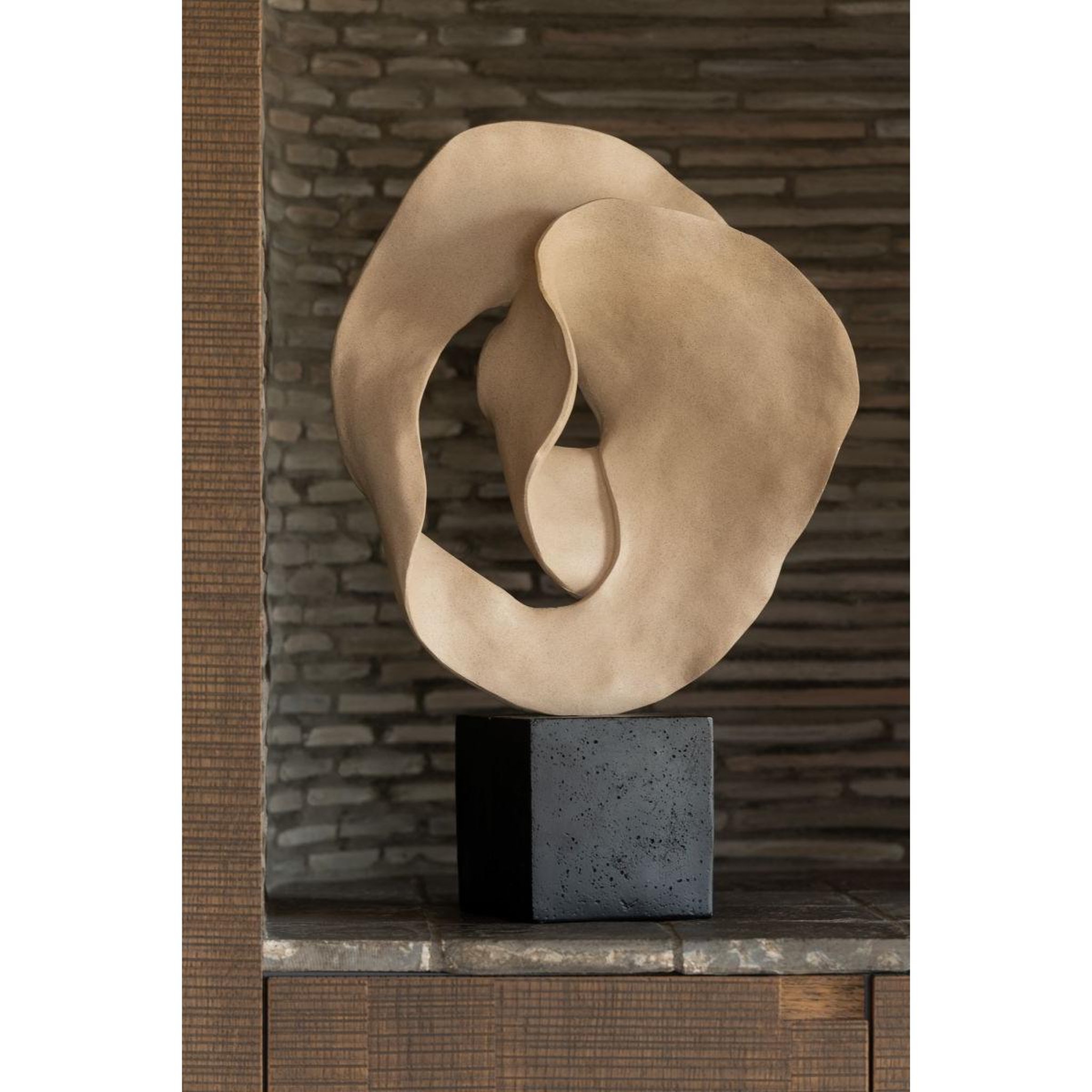 Voir la diapositive 5 : J-LINE Déco sur socle en résine  abstrait  60cm beige