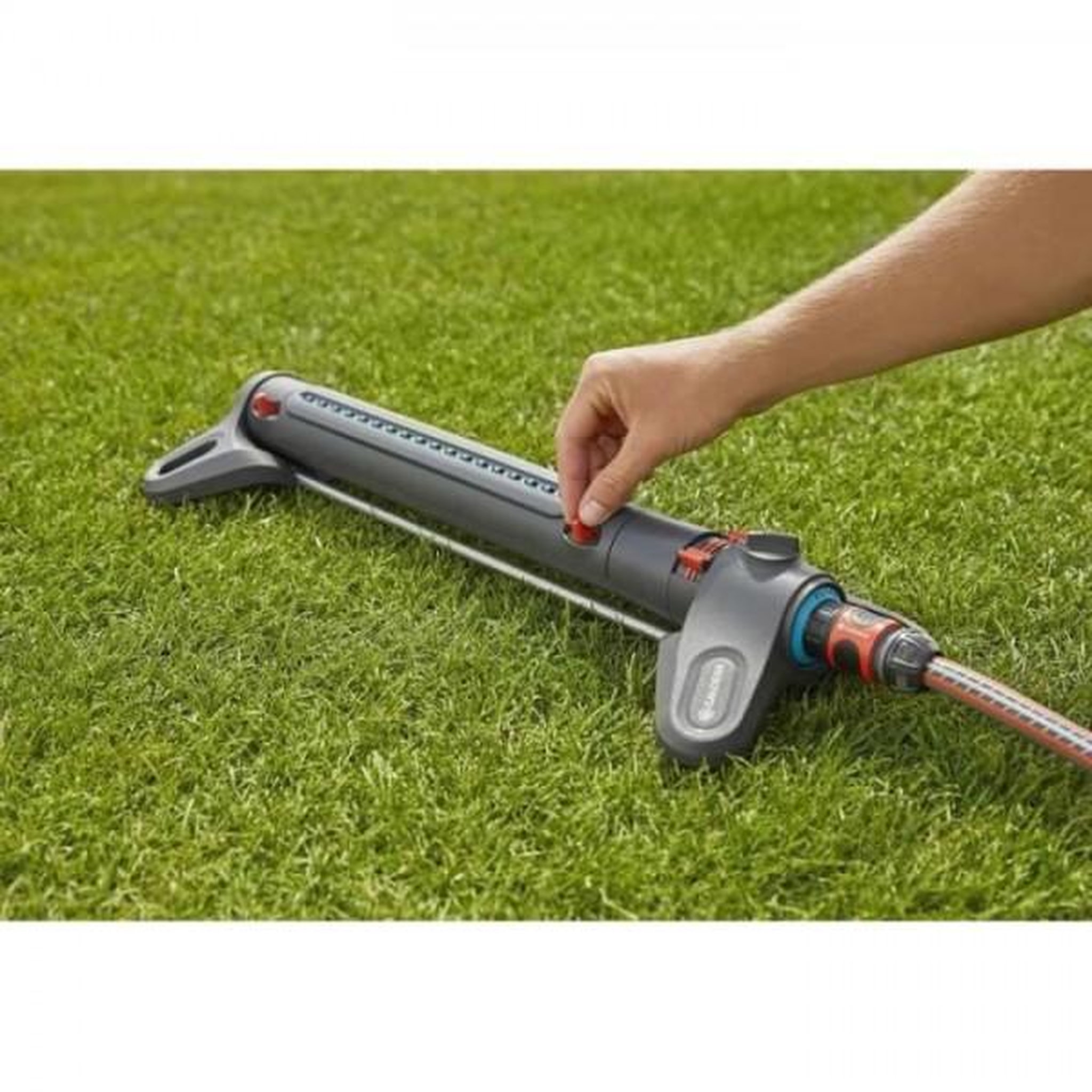 Voir la diapositive 3 : Gardena Arroseur  oscillant GARDENA AquaZoom L - Surface 350m² - Portée 21m - Résistant UV et gel - Garantie 5 ans