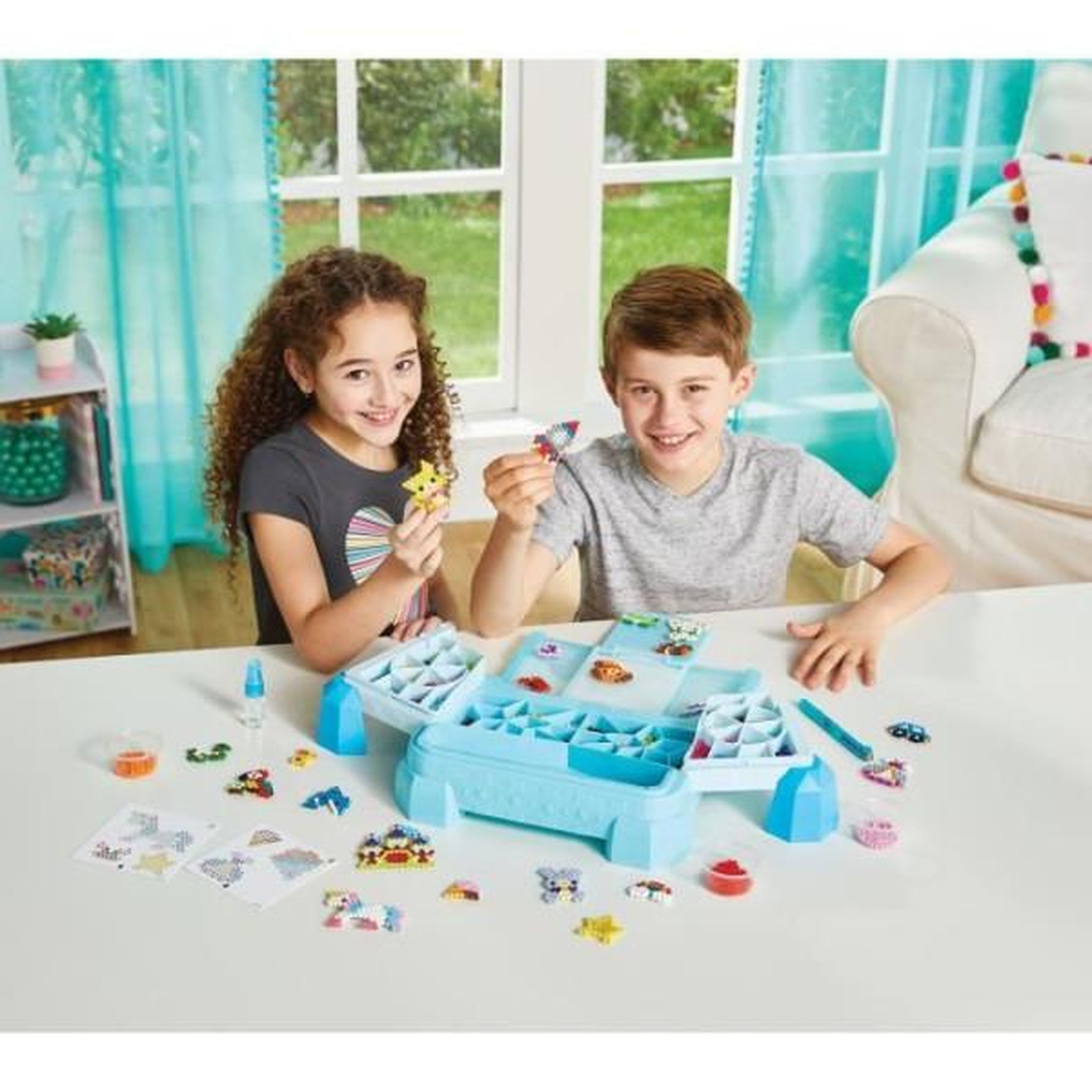 Voir la diapositive 4 : Aquabeads Jouet - AQUABEADS - Mon grand atelier de création - Perles qui s'assemblent avec de l'eau - Multicolore/Bleu