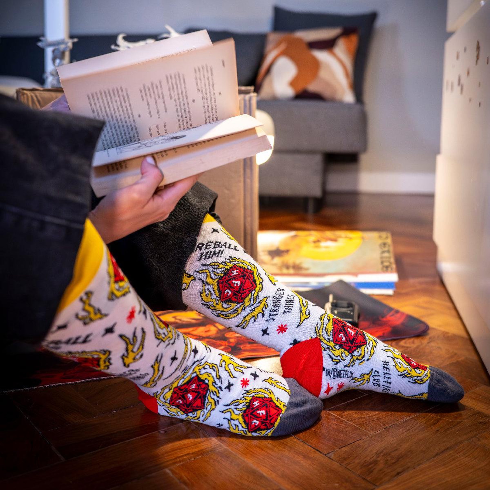 Voir la diapositive 2 : SOCK AFFAIRS Chaussettes stranger things d20