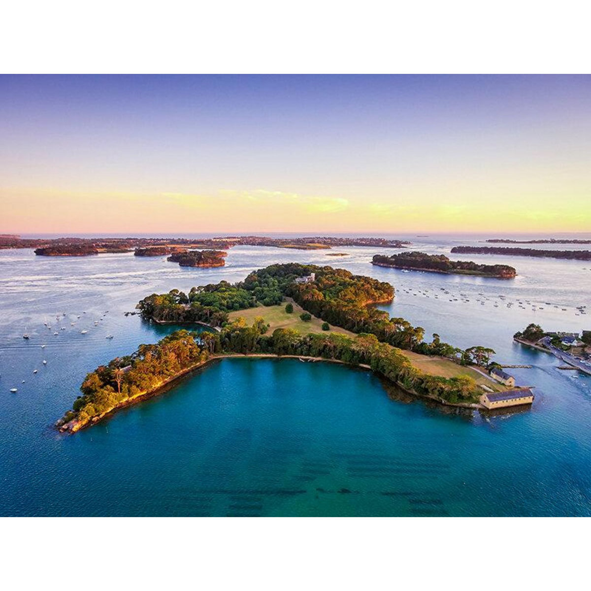 Smartbox Vol en hélicoptère de 30 min au-dessus du golfe du Morbihan - Coffret Cadeau Sport & Aventure