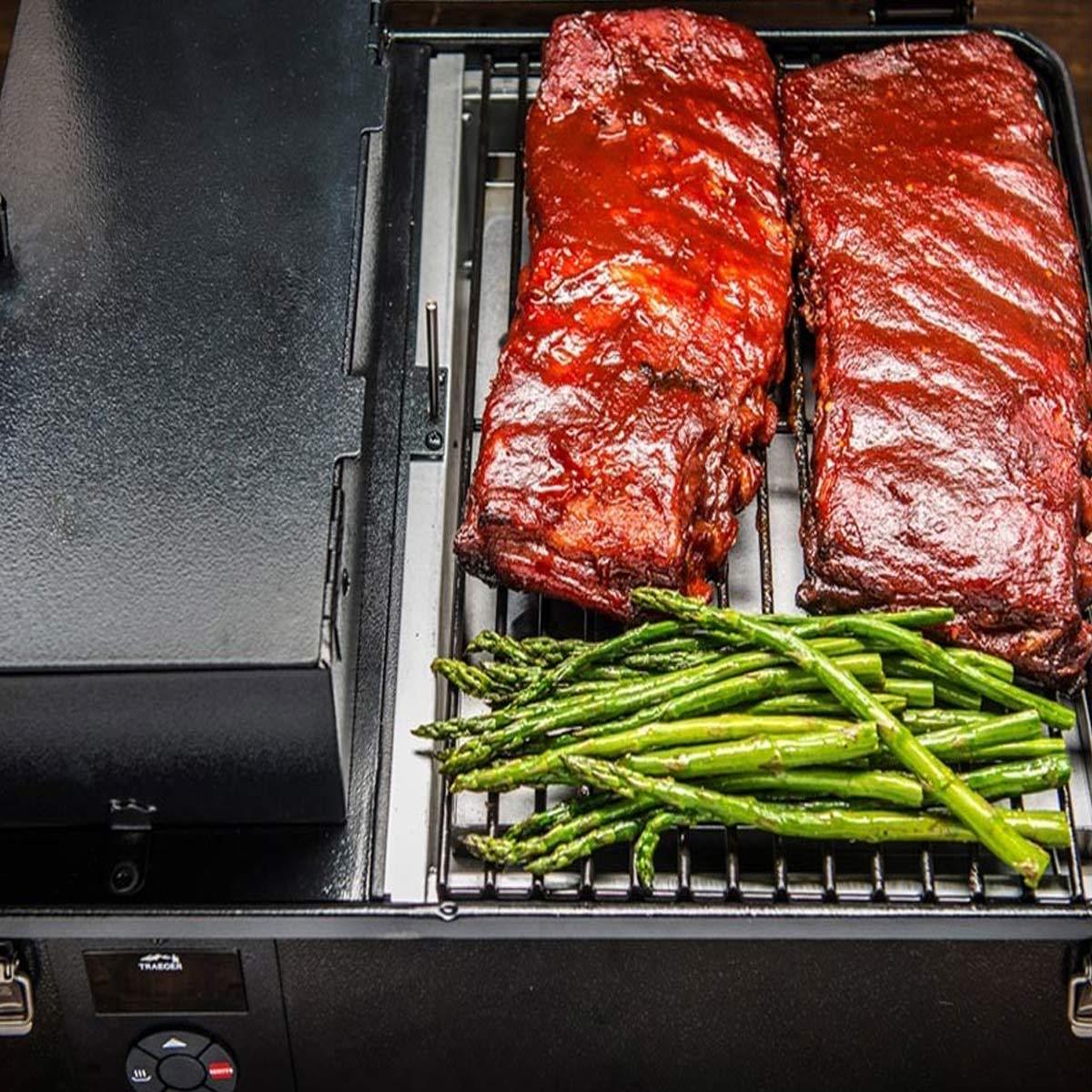 Voir la diapositive 6 : TRAEGER Barbecue pellet Ranger TFT18KLDE noir à poser, 40x29 cm