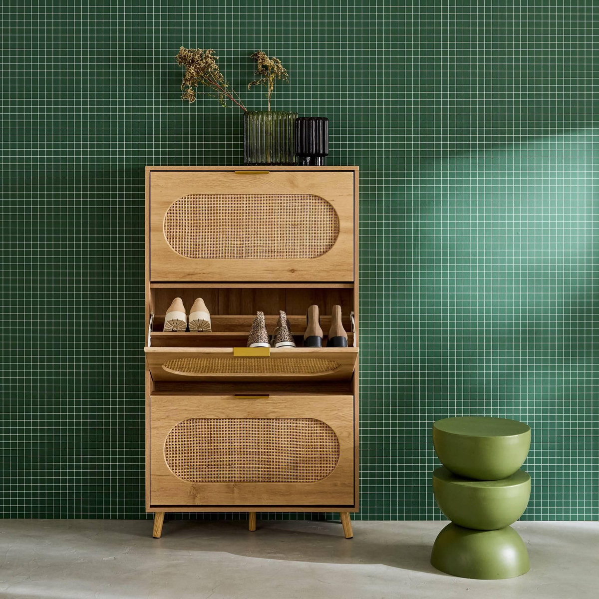 SWEEEK Meuble à chaussures décor bois et cannage 3 abattants. poignées en métal - L 75 x P 26 x H 131 cm - Eva