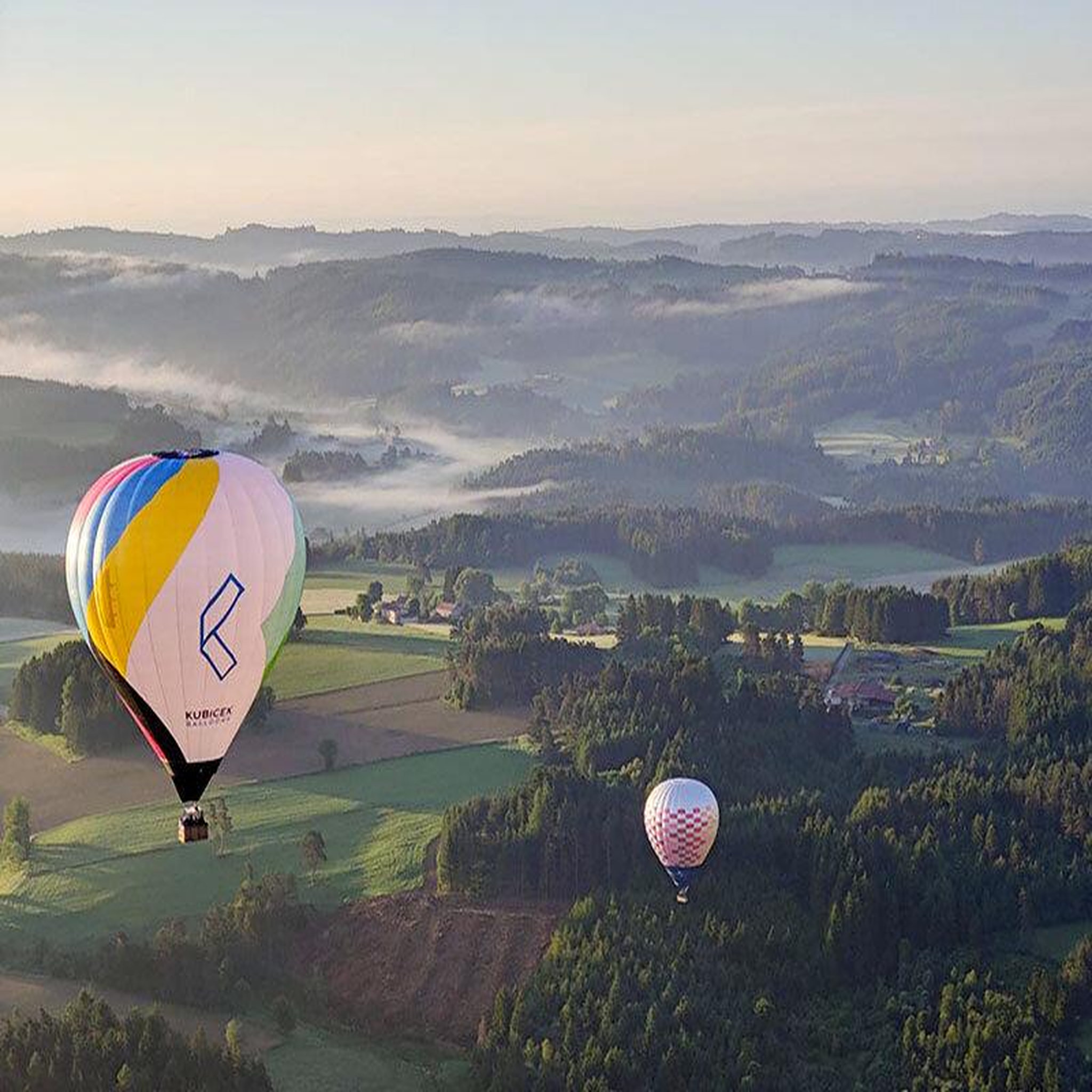 Voir la diapositive 3 : Smartbox Vol en montgolfière au-dessus de viverols - coffret cadeau sport & aventure
