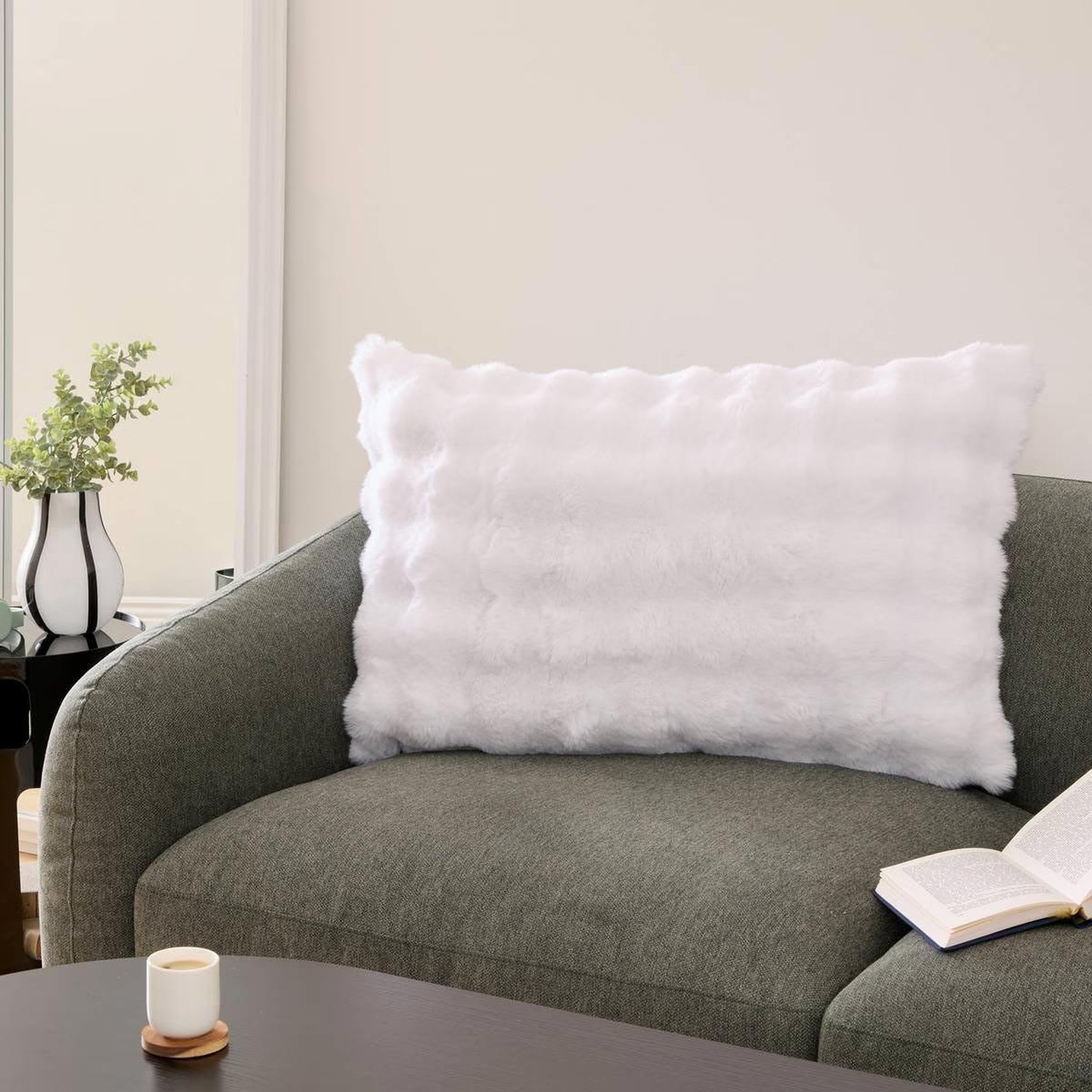 Voir la diapositive 4 : ATMOSPHERA Coussin effet fourrure 3d  zephy  50x80cm blanc