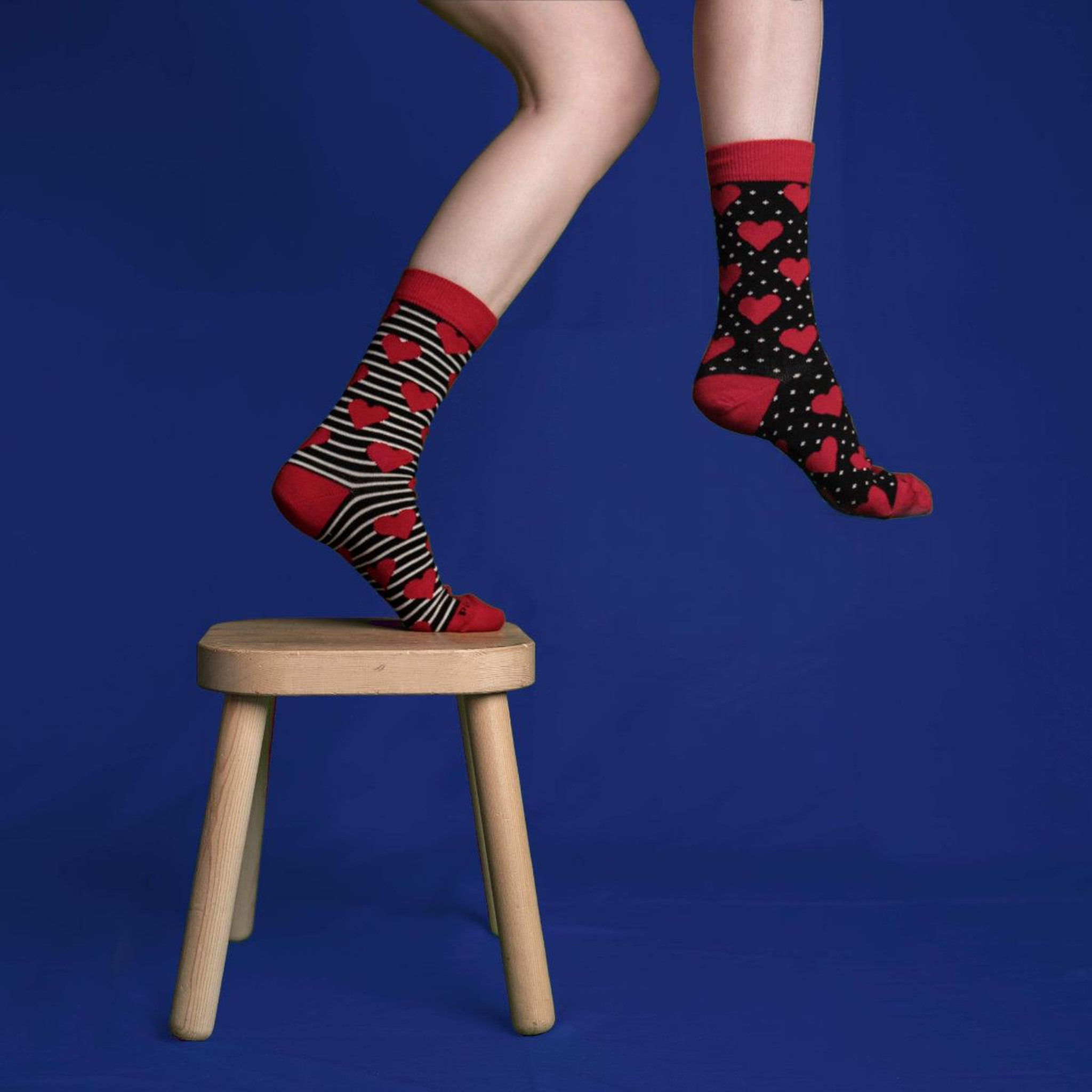 Voir la diapositive 3 : PIRIN HILL Chaussettes coton bio cœurs dépareillés
