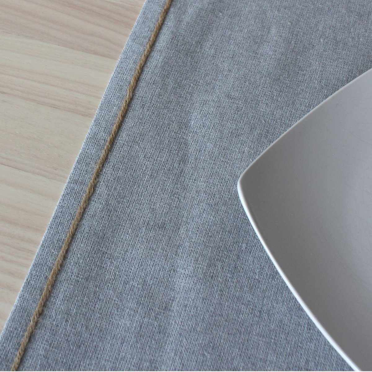 TOILINUX Chemin de table avec bordure jute LINA