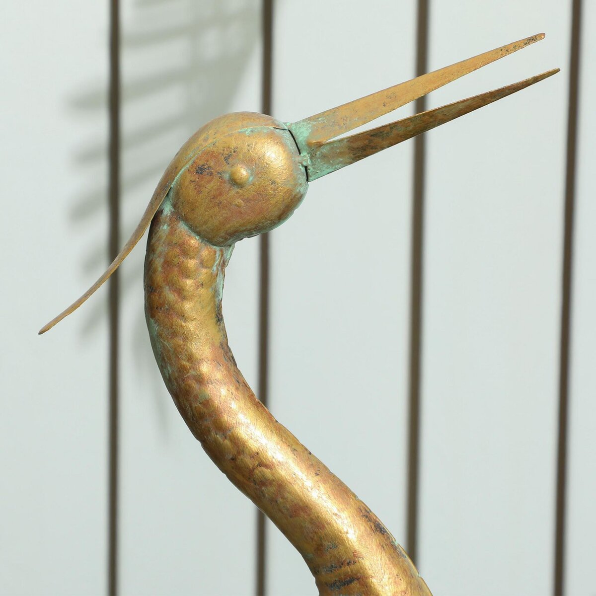 OUTSUNNY Statue de jardin héron H. 90 cm - décoration de jardin - métal doré effet vieilli