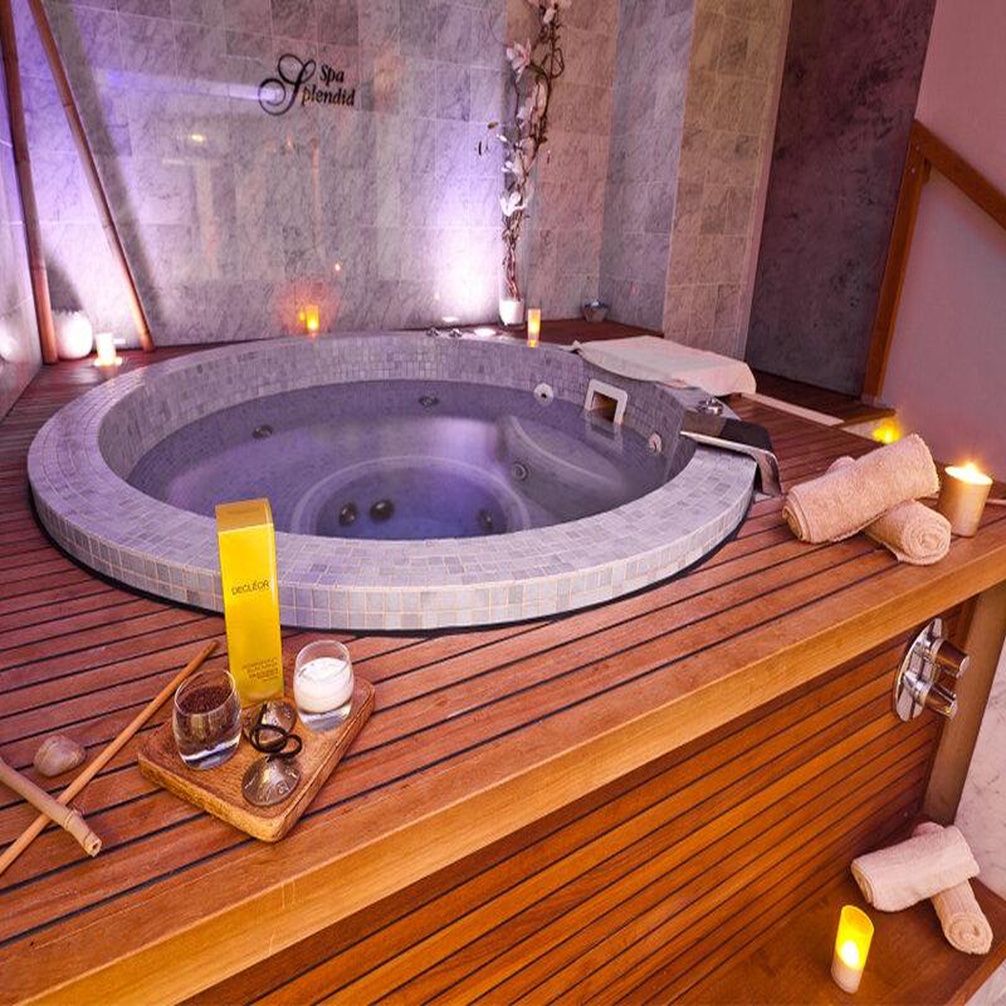 Voir la diapositive 3 : Smartbox 2 jours à nice en hôtel 4* avec modelage et accès à l'espace détente - coffret cadeau séjour