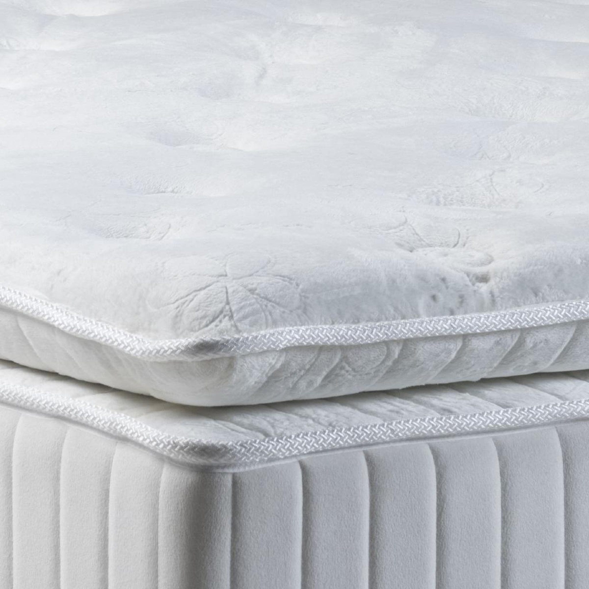 Voir la diapositive 6 : JLC KREATION Lit avec coffre 180cm en velours + matelas + surmatelas jazz