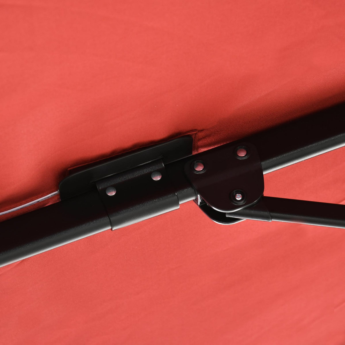 OUTSUNNY Parasol déporté carré inclinable manivelle avec pied en acier dim. 2,45L x 2,45l x 2,45H m métal alu. polyester haute densité rouge