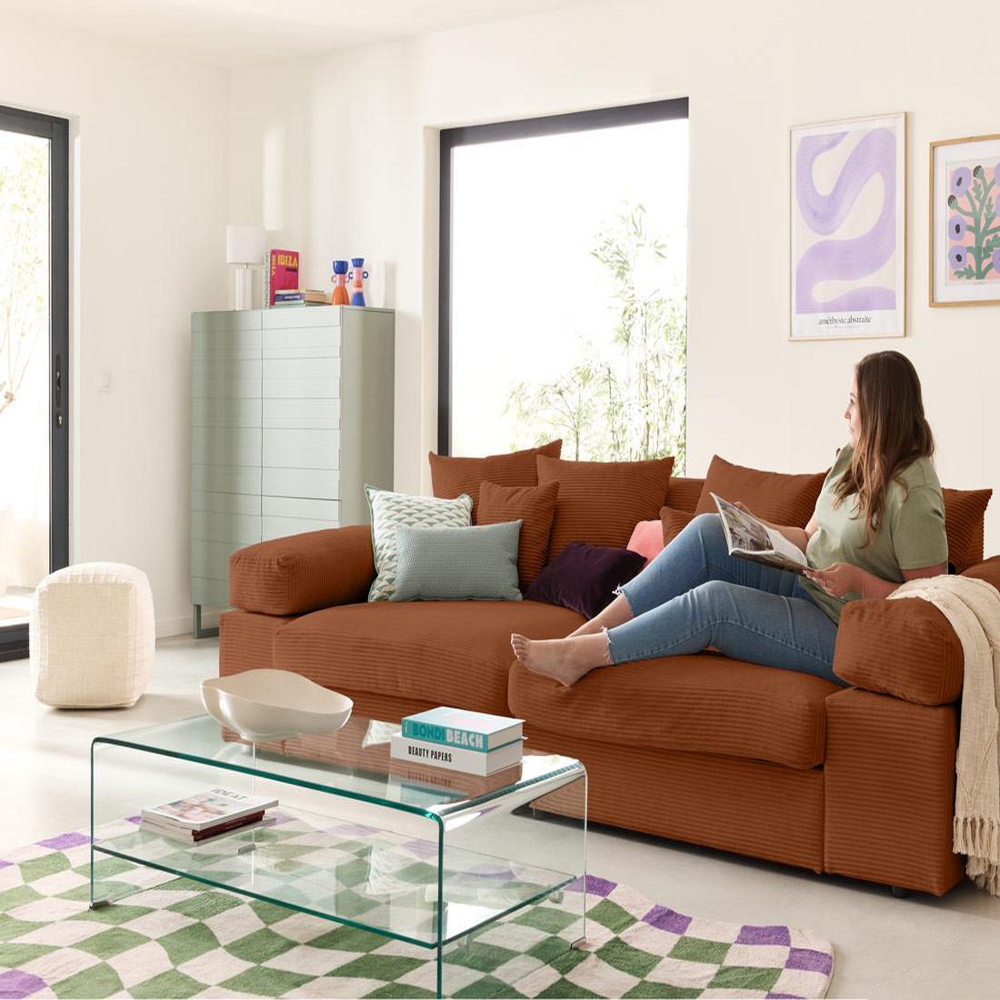 Voir la diapositive 4 : LISA DESIGN Aspen - canapé 4 places - assise profonde - velours côtelé