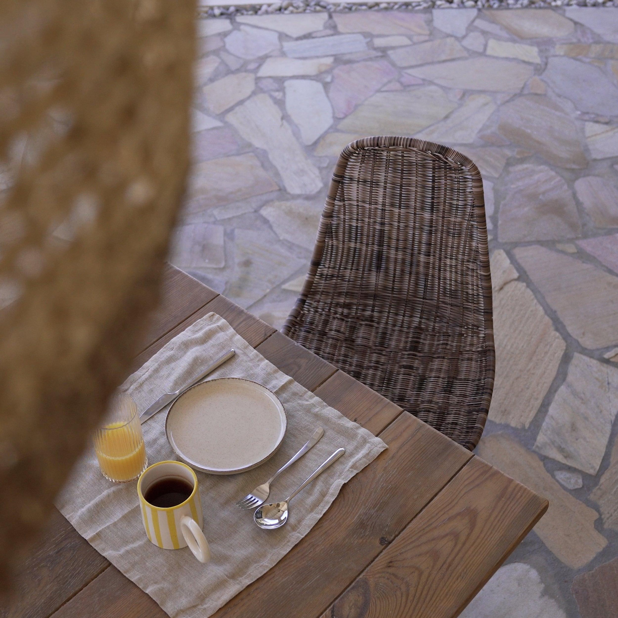 Voir la diapositive 6 : MAISON PAVANE Lot de 2 chaises de jardin en résine tressée marron-tiptur