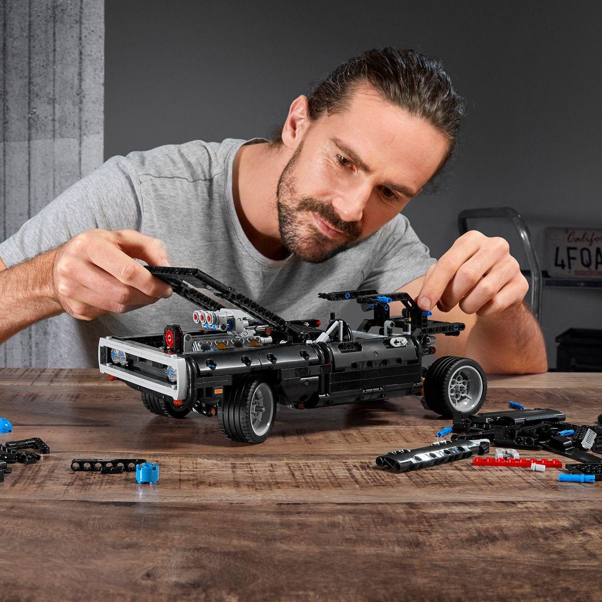 LEGO Technic 42111 -  Fast & Furious La Dodge Charger de Dom, Modèle Réduit de Voiture de Couse à Construire