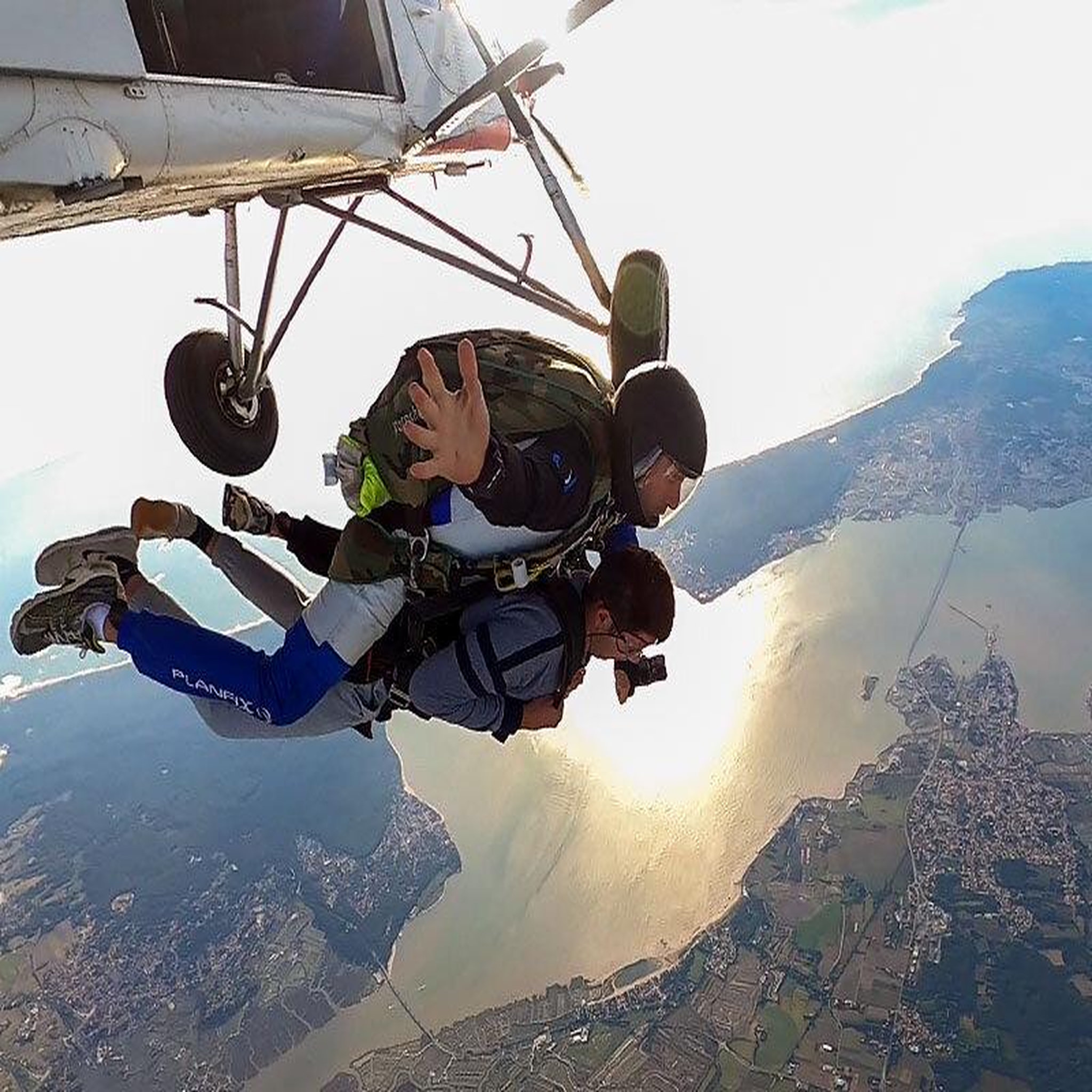 Voir la diapositive 2 : Smartbox Saut en parachute au-dessus du bassin de Marennes-Oléron - Coffret Cadeau Sport & Aventure