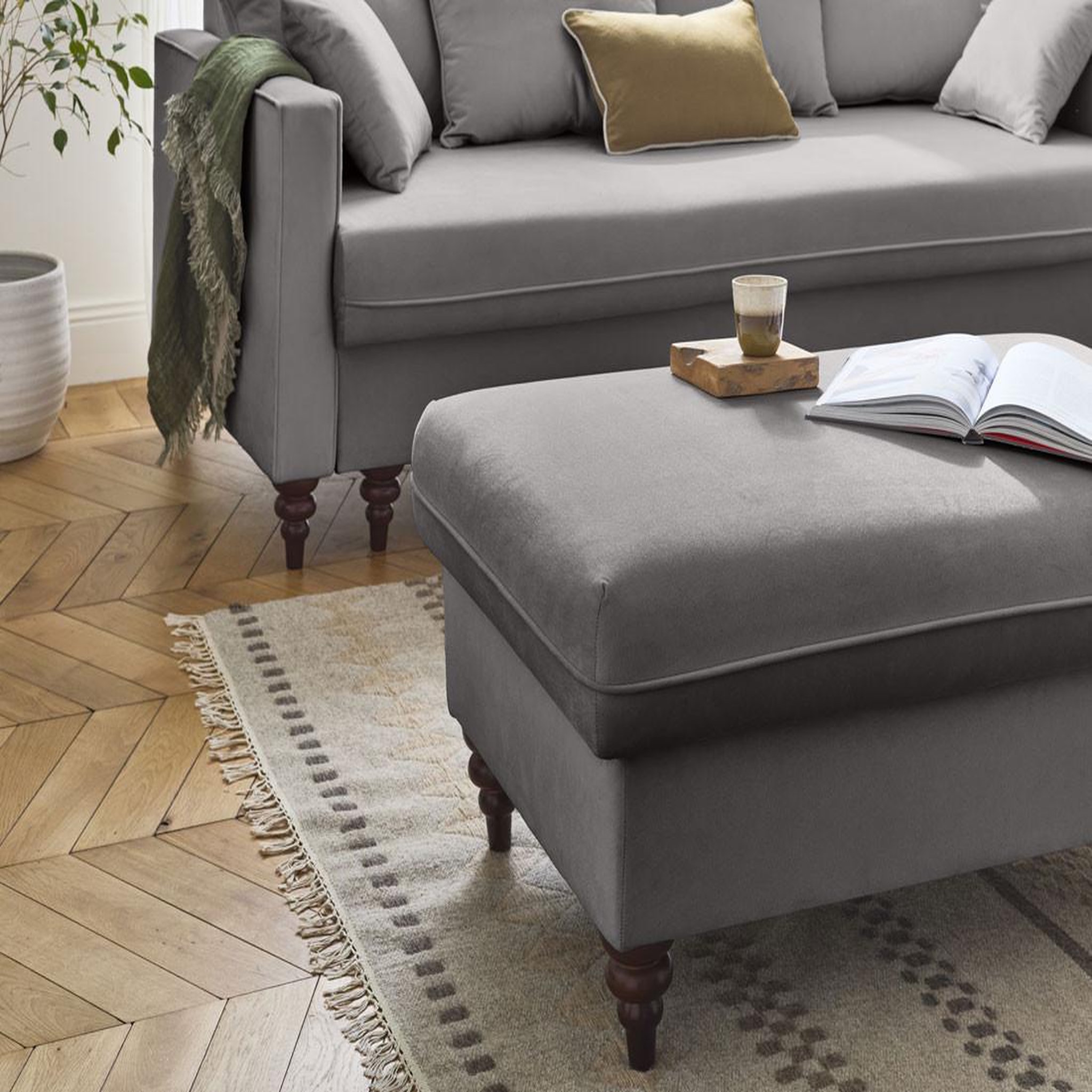 Voir la diapositive 2 : BEST MOBILIER Flamingo - canapé droit 3 places convertible en velours