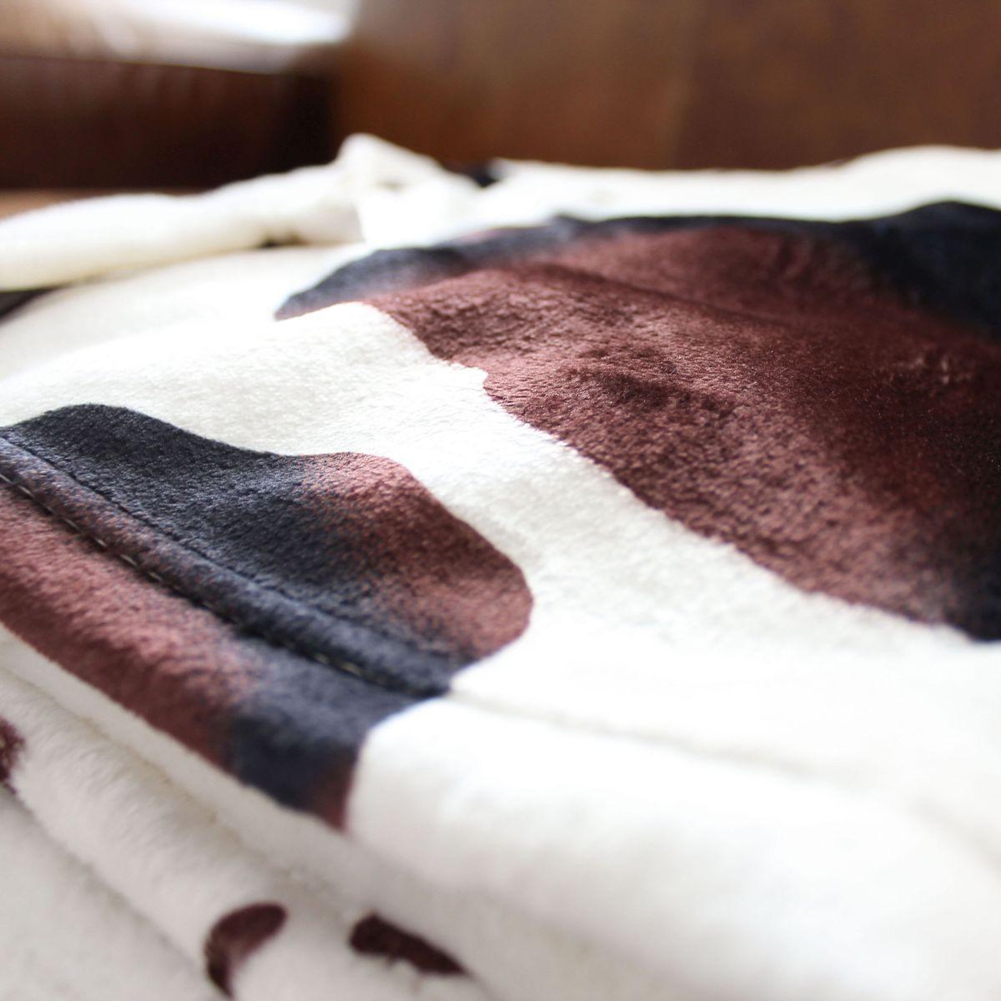 Voir la diapositive 2 : ENJOY HOME Plaid en flanelle imprimé  vache  130x170cm multicolore