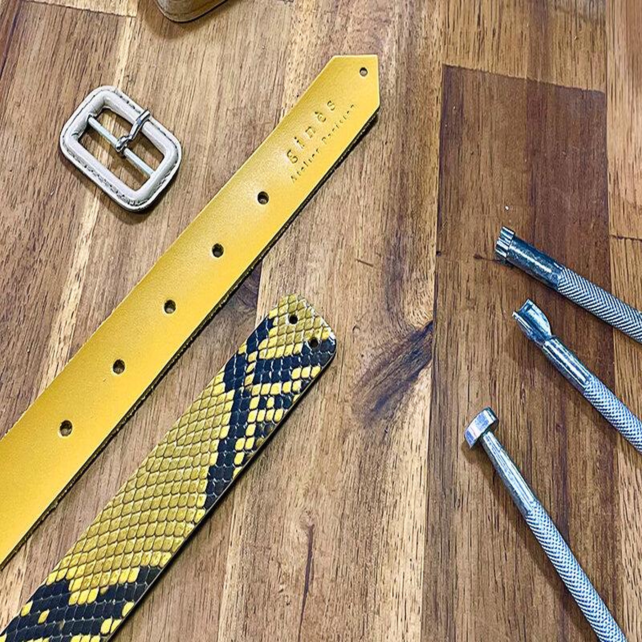 Voir la diapositive 4 : Smartbox Atelier de maroquinerie : création d'une ceinture en cuir pour 1 personne - Coffret Cadeau Multi-thèmes
