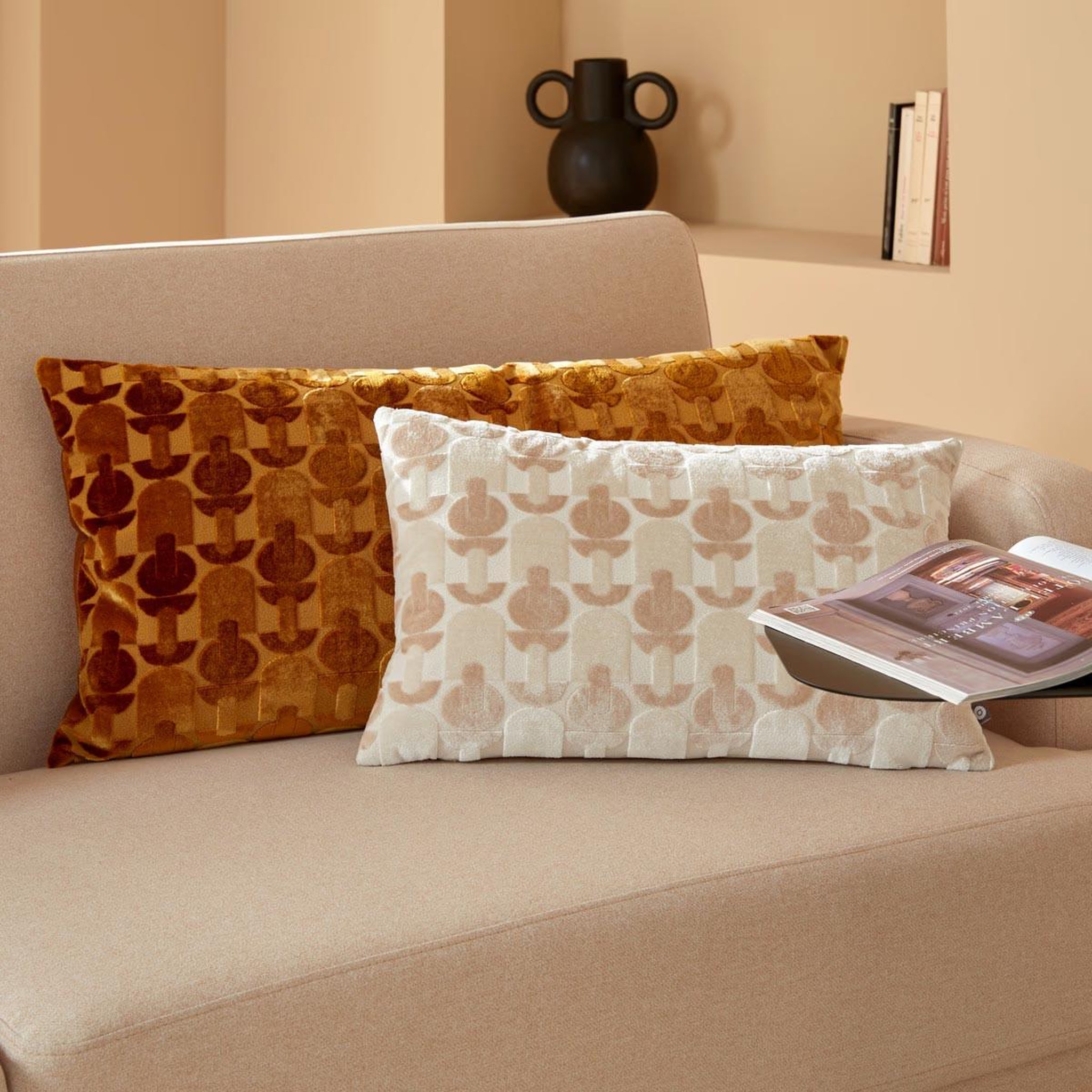 Voir la diapositive 5 : ATMOSPHERA Coussin jacquard en velours  luna  30x50cm beige lin