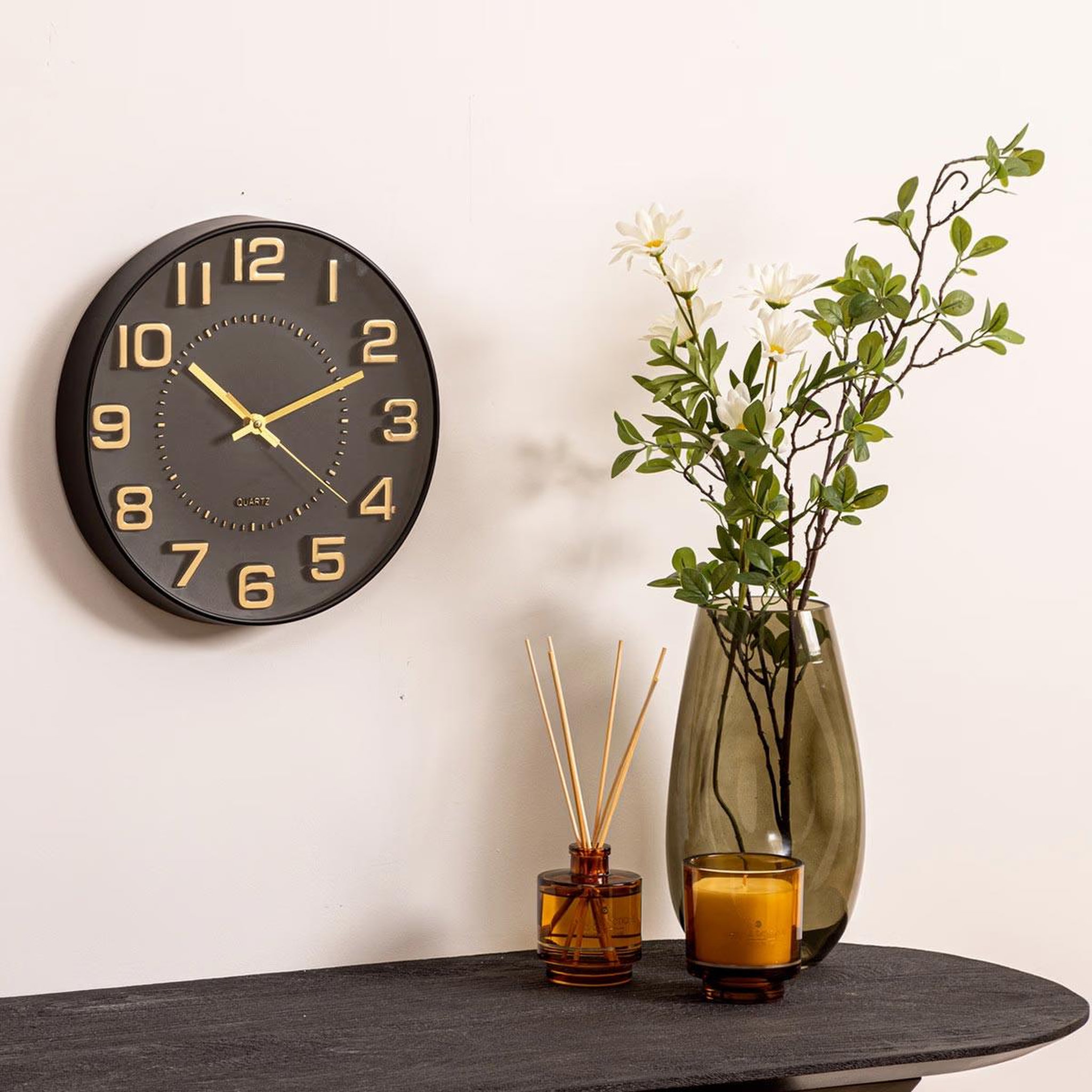 Voir la diapositive 4 : ATMOSPHERA Horloge murale relief  doris  30cm noir