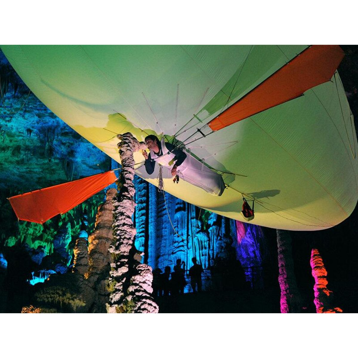 Smartbox Vol magique en aéroplume de 20 min dans la grotte de la Salamandre près d'Alès - Coffret Cadeau Sport & Aventure