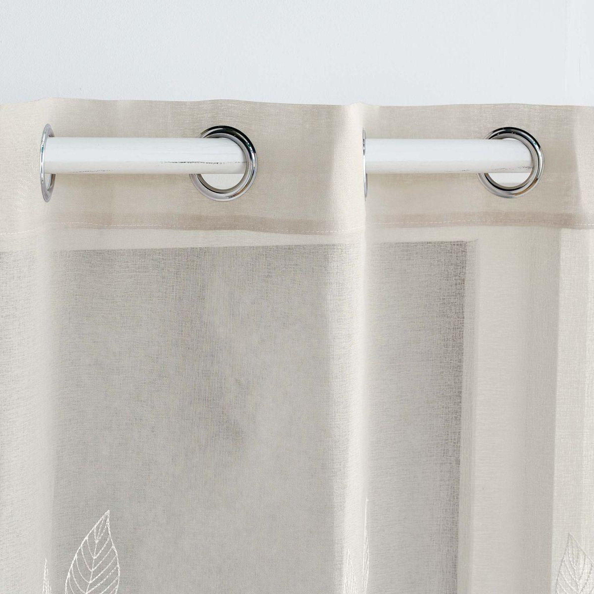 Voir la diapositive 2 : Douceur d'Intérieur Rideau voilage à œillets brodés  berry  140x240cm taupe