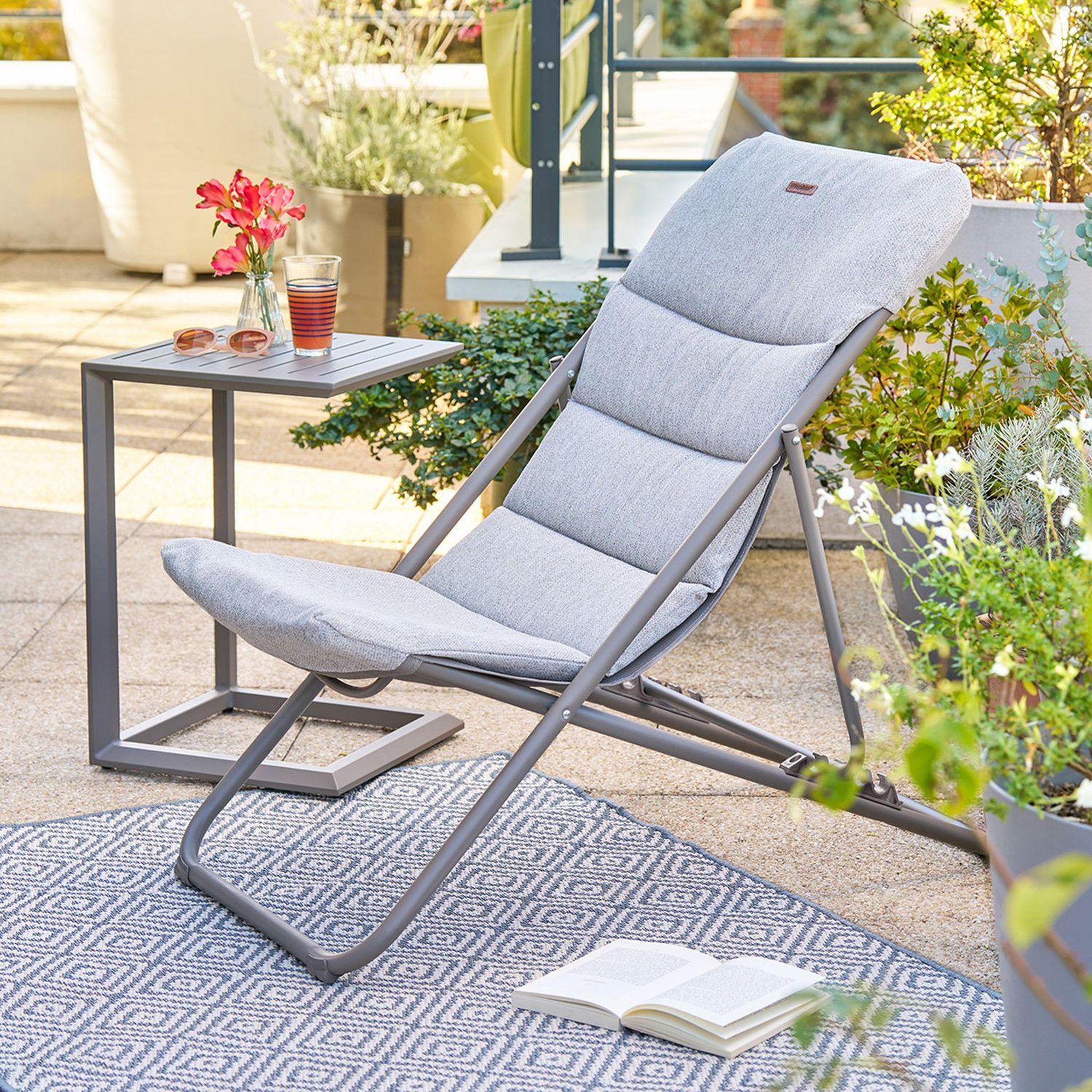 Voir la diapositive 2 : HESPERIDE Chilienne de jardin pliante nillia