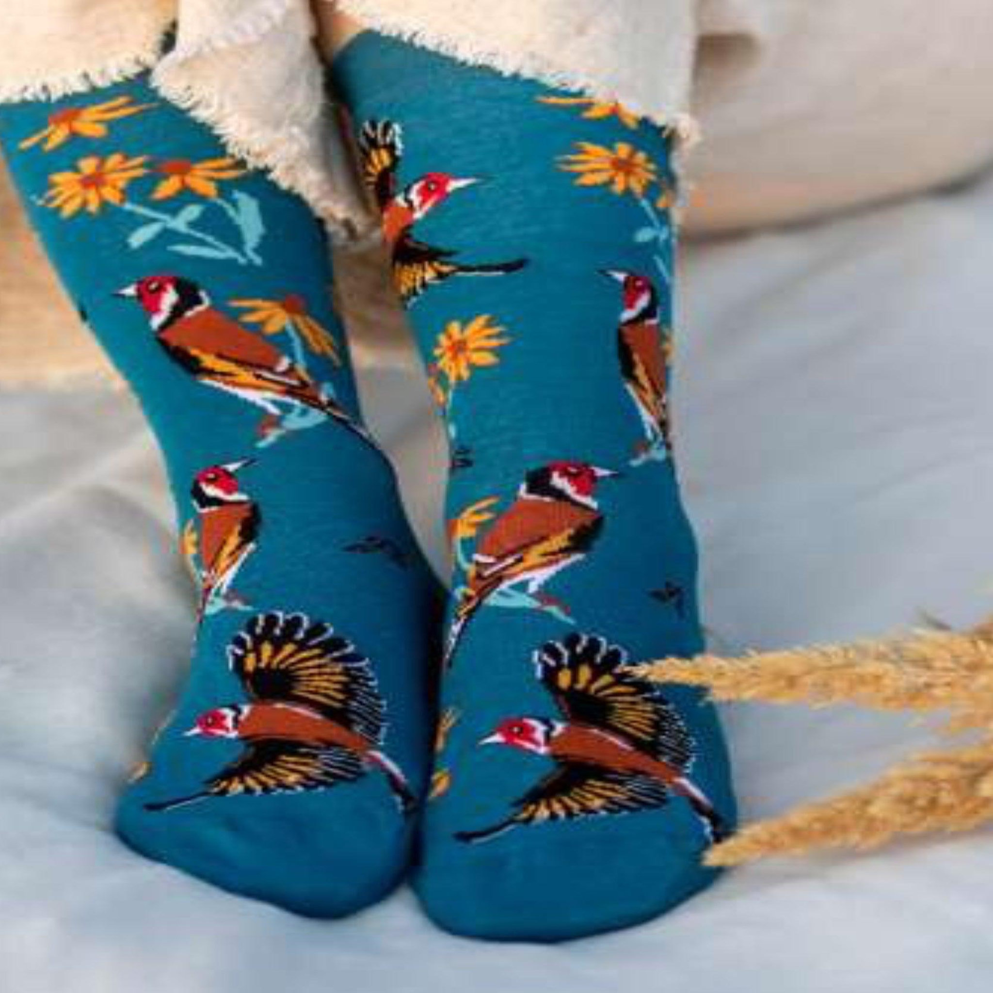 Voir la diapositive 2 : PIRIN HILL Chaussettes en bambou oiseaux & fleurs - bleu pétrole