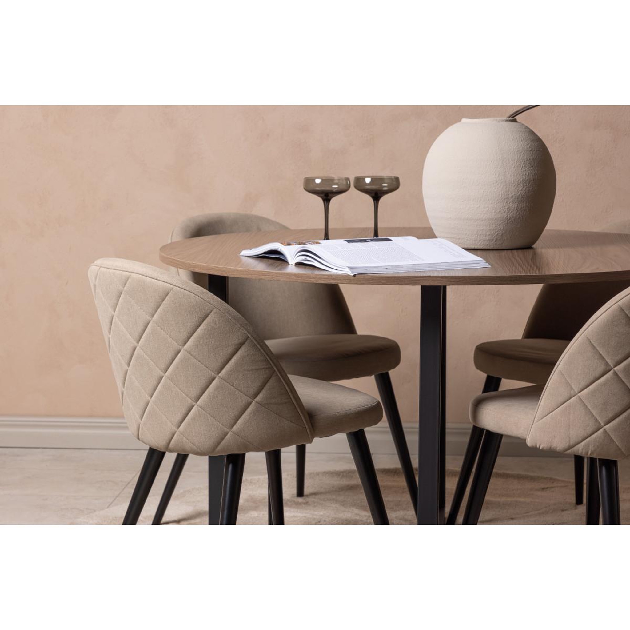 Voir la diapositive 4 : Paris Prix Ensemble table à manger & 4 chaises  durango & velvet  120cm noyer & beige