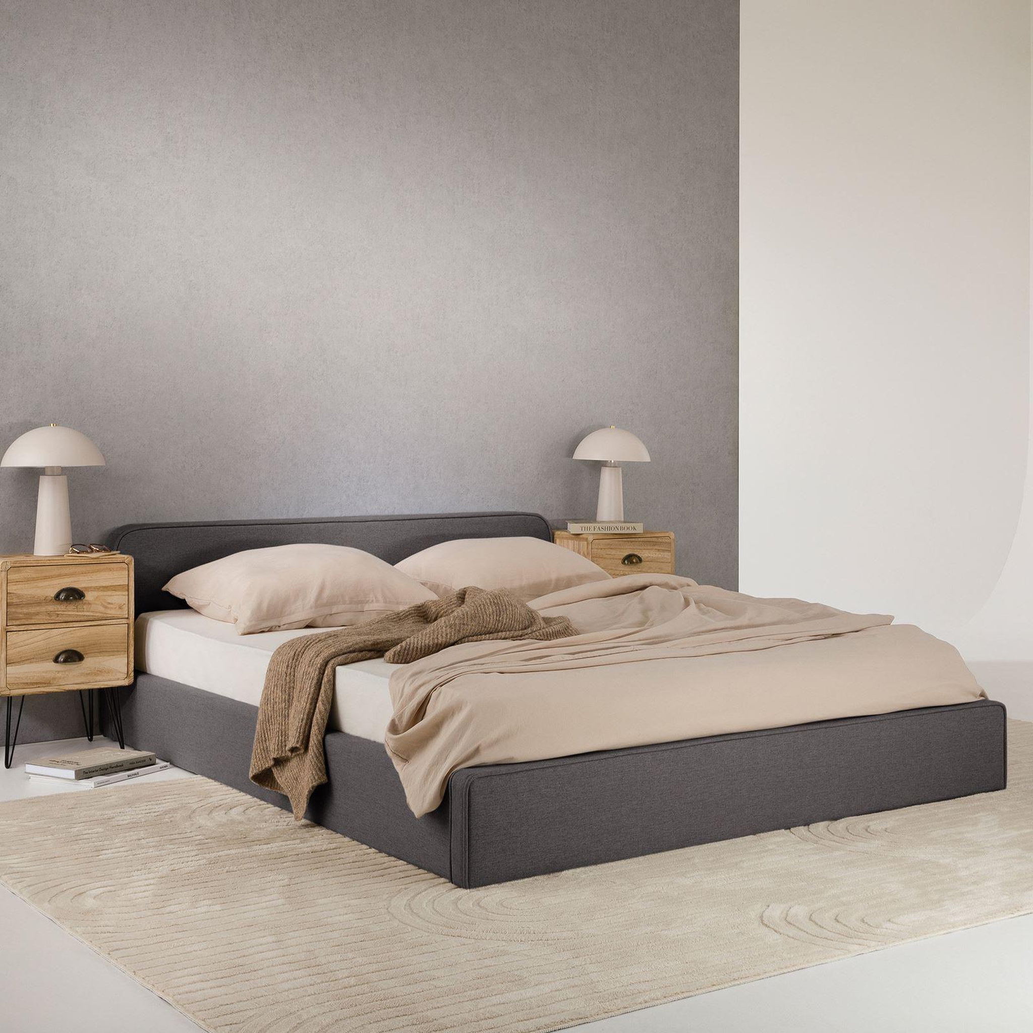 Voir la diapositive 3 : IDIMEX Lit double BELARTI 140 x 190 cm, revêtement en tissu