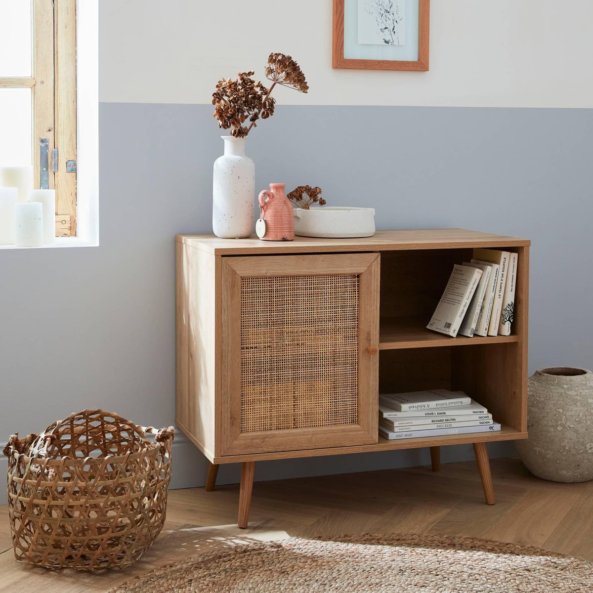 SWEEEK Meuble de rangement en cannage 80x39x65.8cm  Bohème - Naturel -  2 niveaux - 1 porte -  pieds scandinaves. buffet bas