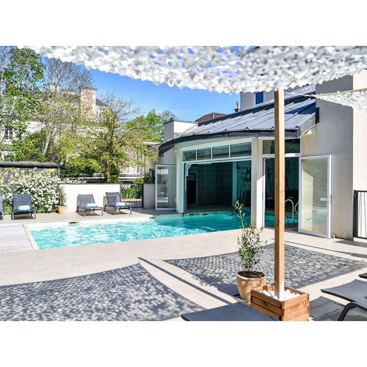 Smartbox 2 jours en hôtel 4* près du château de Fontainebleau avec accès au bassin intérieur chauffé - Coffret Cadeau Séjour