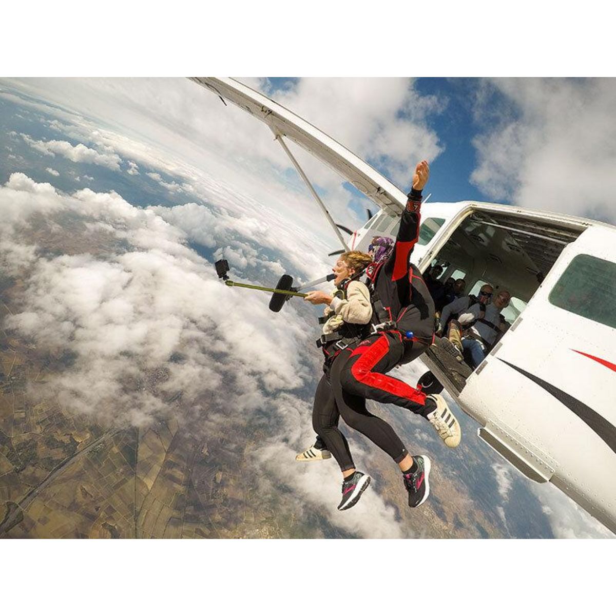 Smartbox Saut en parachute tandem en Occitanie - Coffret Cadeau Sport & Aventure