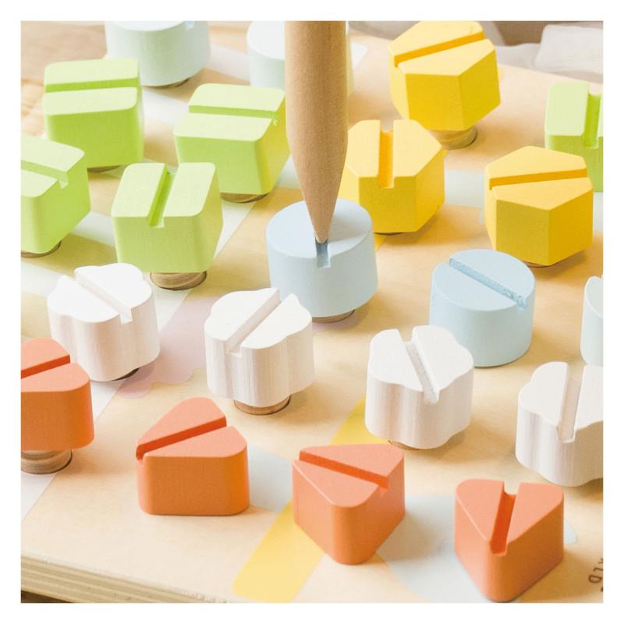 Voir la diapositive 4 : CLASSIC WORLD Classic World Wooden Screwboard Coordination Game, 27pcs. 20180