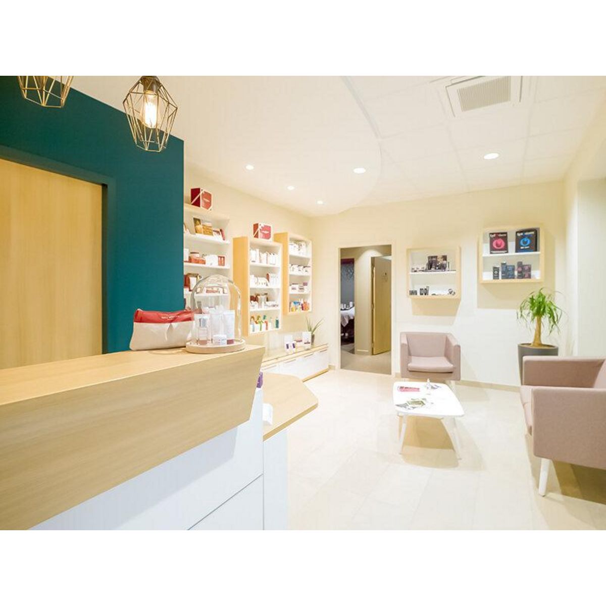 Smartbox Soin du visage ou du corps Cinq Mondes d'1h30 en institut près de Nantes - Coffret Cadeau Bien-être