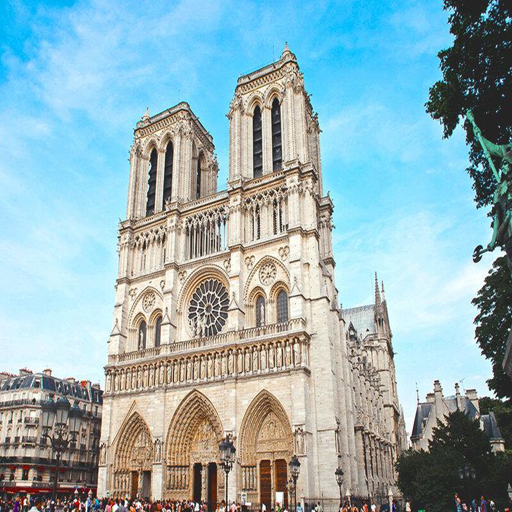 Voir la diapositive 2 : Smartbox City trip à paris : 6 jours en hôtel 3 ou 4* avec visites des lieux incontournables - coffret cadeau séjour