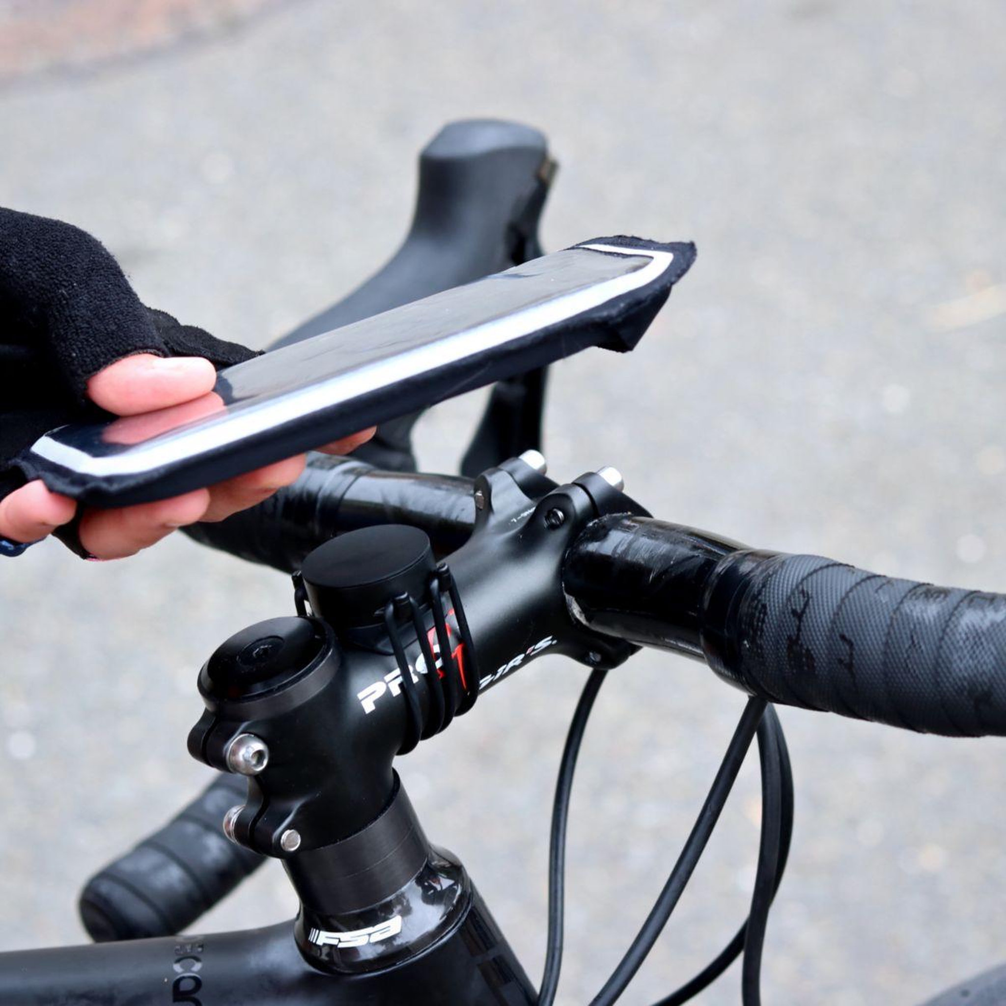 Voir la diapositive 2 : SHAPEHEART Support smartphone Magnétique taille M vélo/trottinette