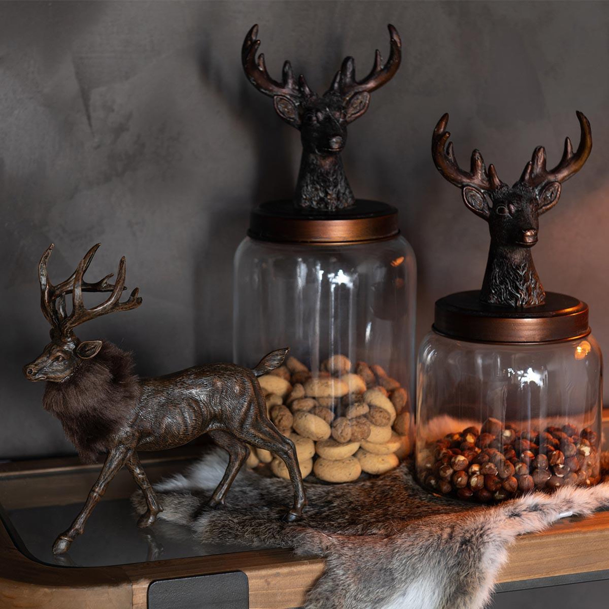 Voir la diapositive 3 : J-LINE Statuette déco cerf  imitation fourrure  39cm marron