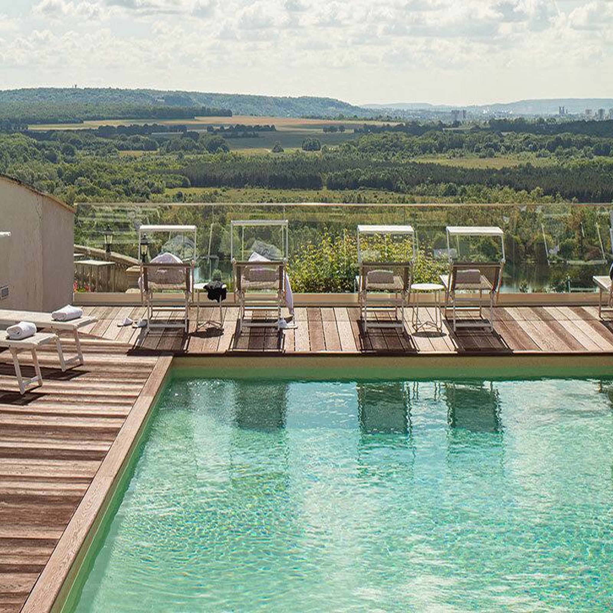 Voir la diapositive 2 : Smartbox 2 jours en hôtel 4* avec dîner gastronomique en restaurant primé, accès au spa et soin à 1h de paris - coffret cadeau séjour