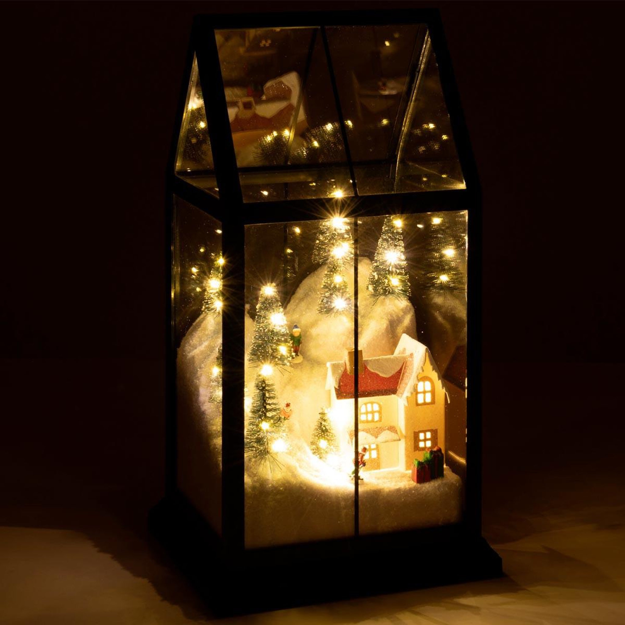Voir la diapositive 4 : J-LINE Village de Noël Vitré à LED  Sébastienne  18cm Noir