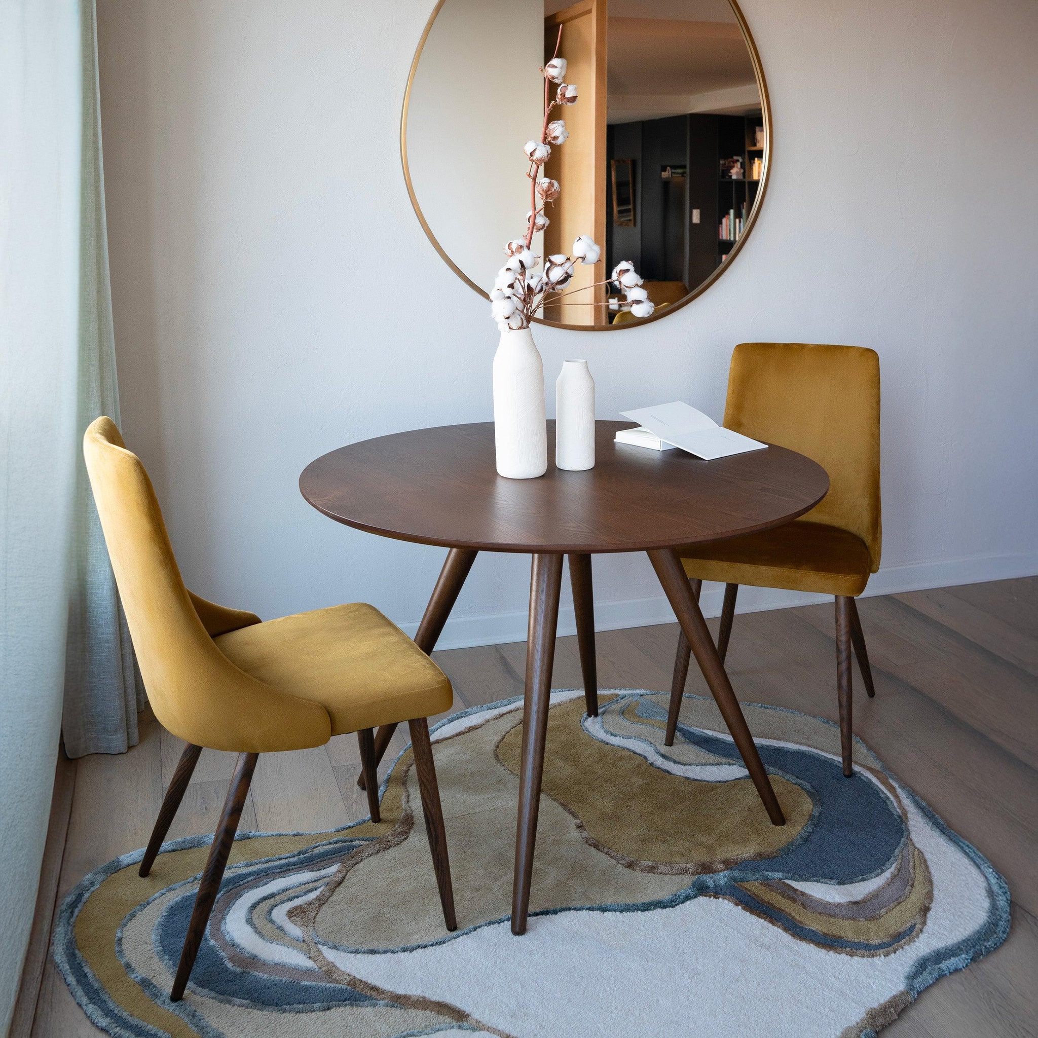 Voir la diapositive 5 : MAISON PAVANE Lot de 2 chaises en velours jaune moutarde-vinni