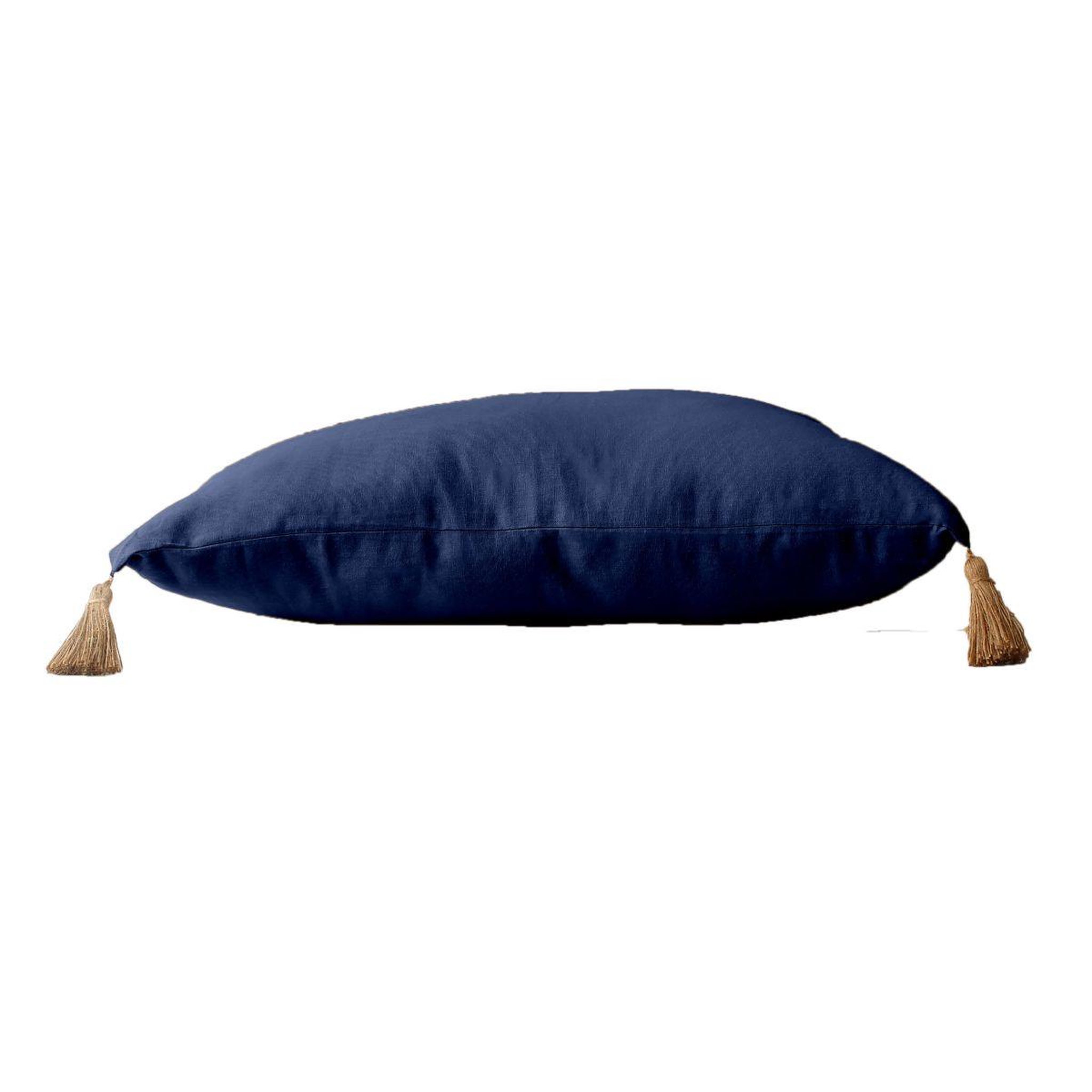 Voir la diapositive 2 : ENJOY HOME Coussin déco uni à pompons  panama  50x70cm bleu marine