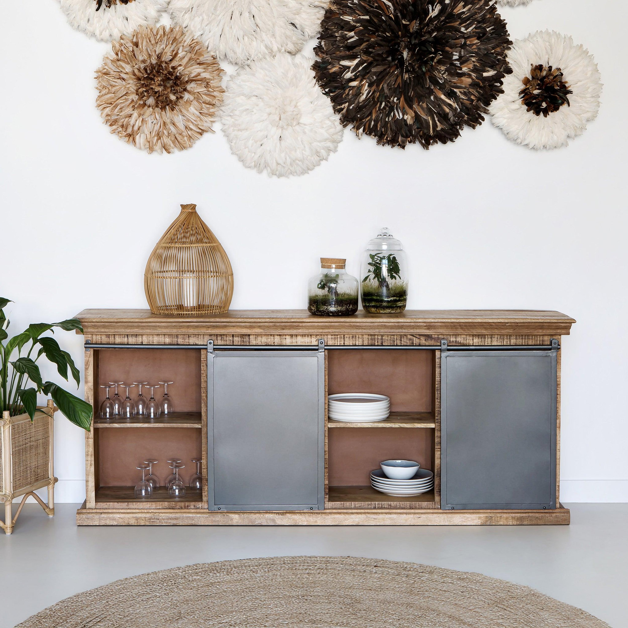 Voir la diapositive 5 : MAISON PAVANE Grand buffet en bois de manguier massif et métal-tabuk