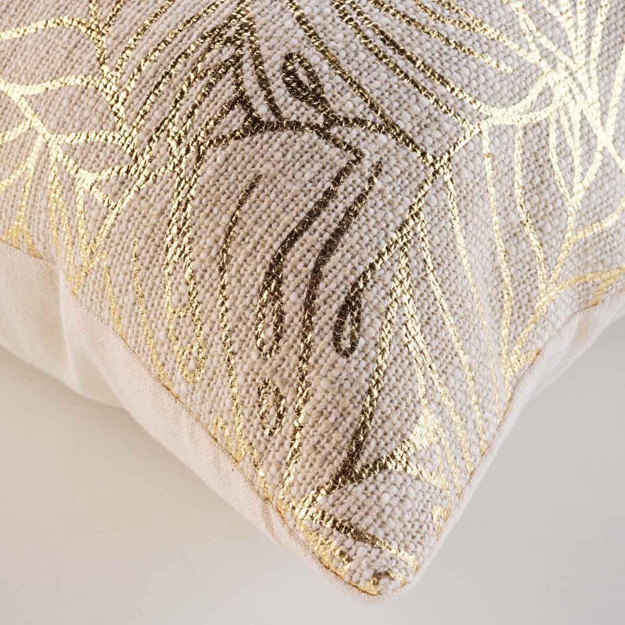 Voir la diapositive 3 : Douceur d'Intérieur Coussin déco imprimé  solea  40x40cm or