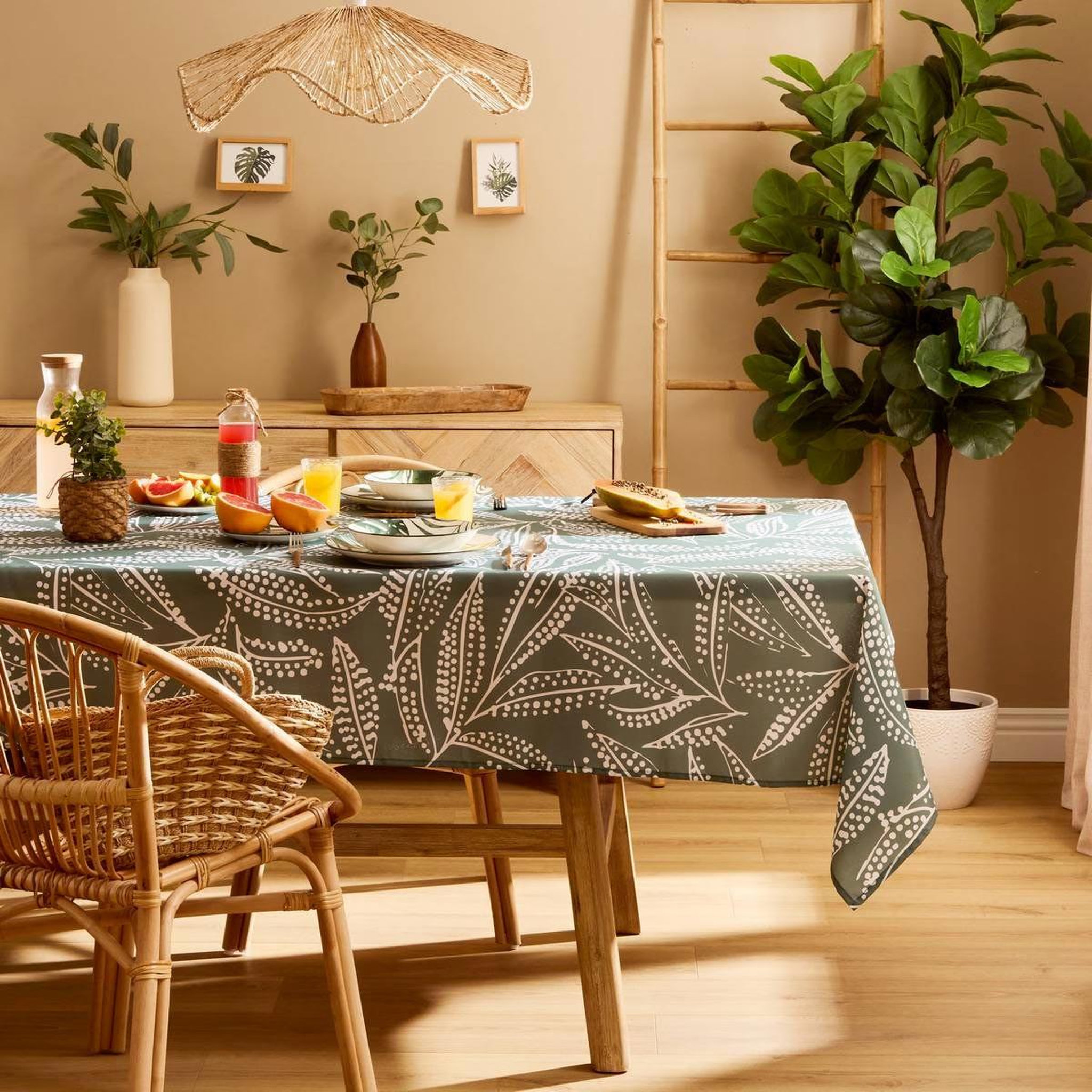 Voir la diapositive 4 : ATMOSPHERA Nappe antitache imprimée  tropical  140x240cm vert olive
