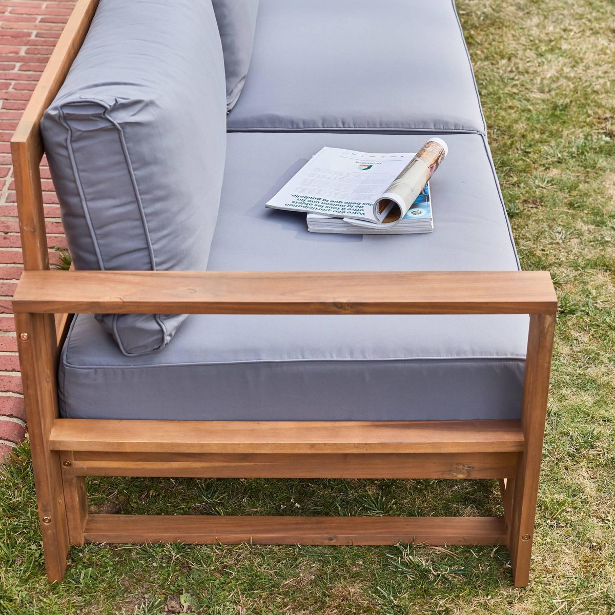 SWEEEK Salon de jardin en bois d'acacia 5 places - Mendoza - Canapé, fauteuils et table basse en acacia, 6 éléments modulables, design